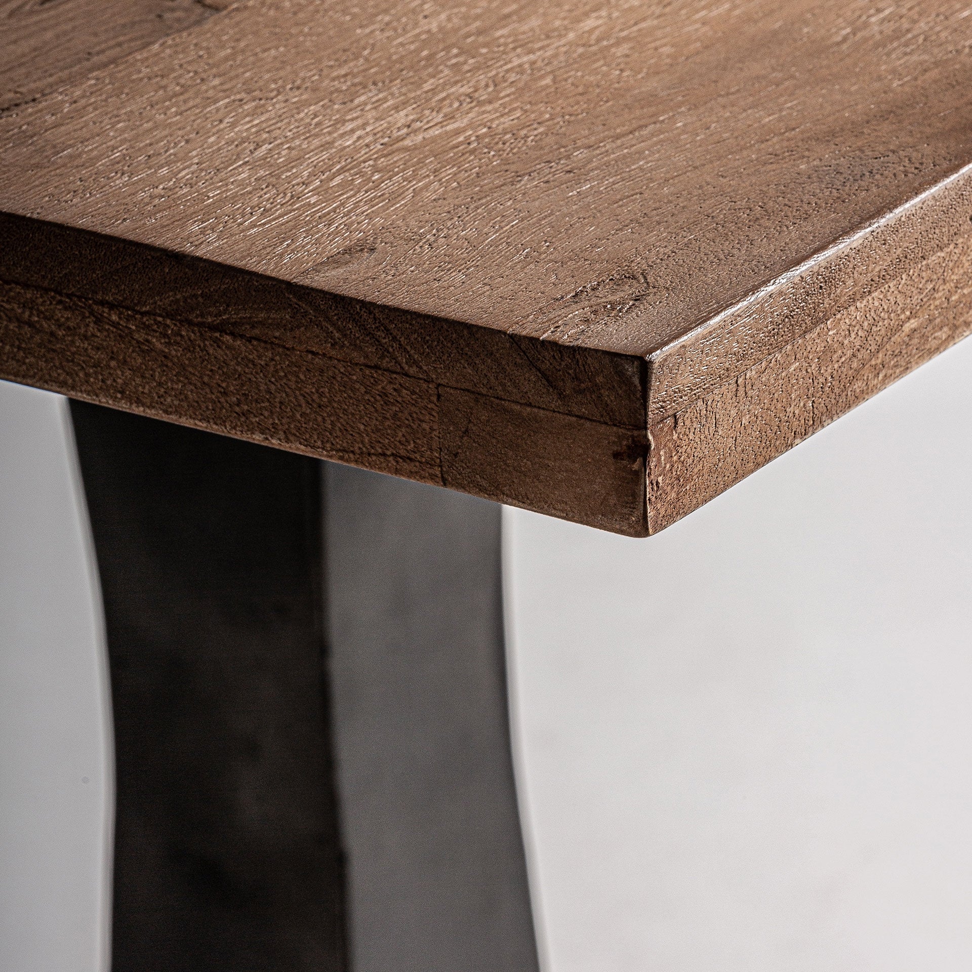 BUGLE Bar Table in Mango Wood with Black Base