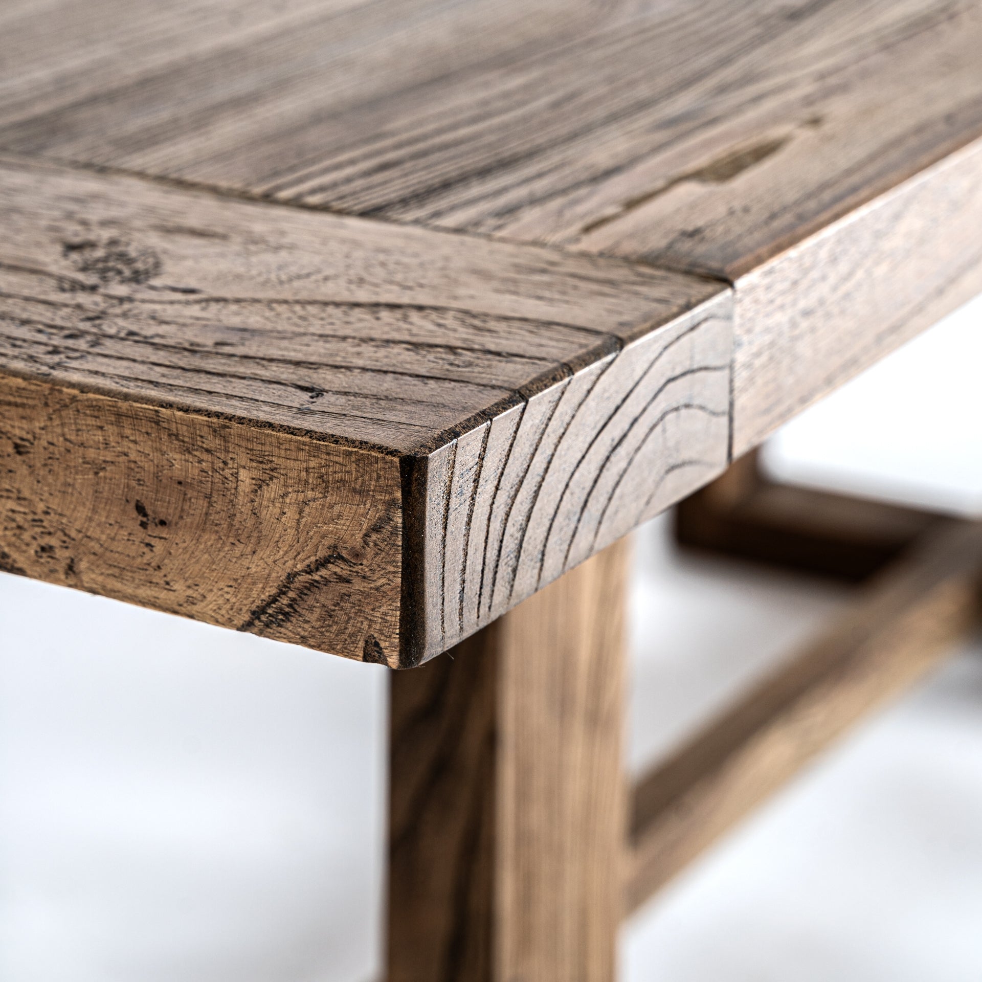 NORVIK Elm Wood Table