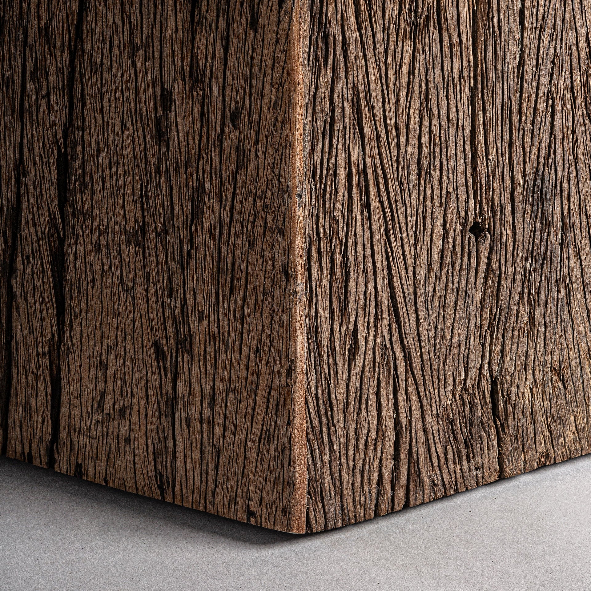 Runder Tisch WALDING aus recyceltem Holz mit Marmorplatte