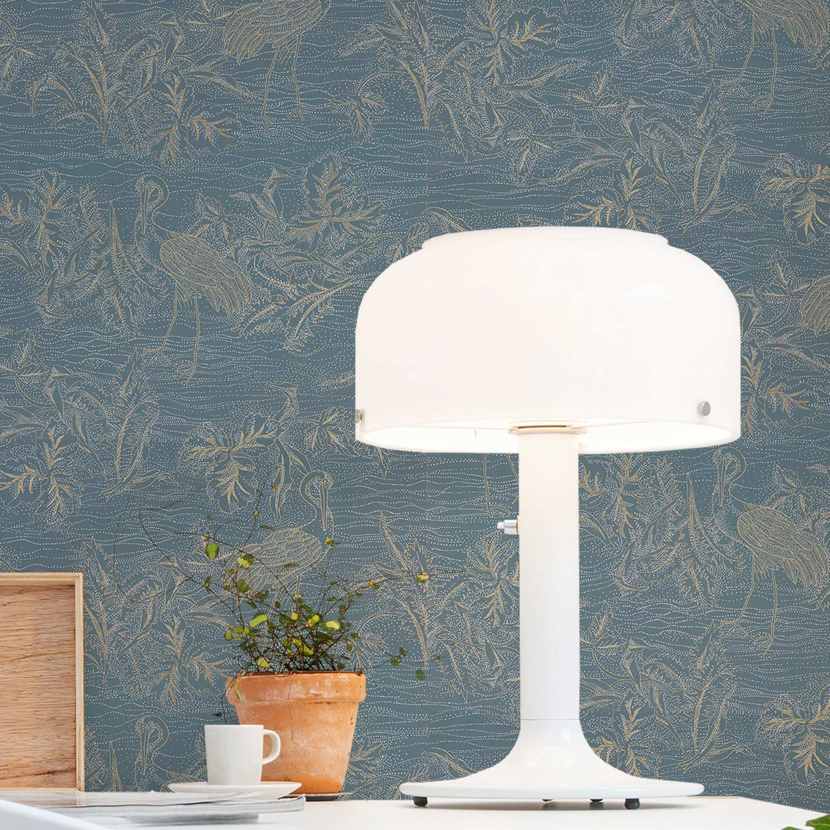 Structural wallpaper with a plant and animal motif MIRADOR - BLEU PERSAN/DORÉ blue with gold