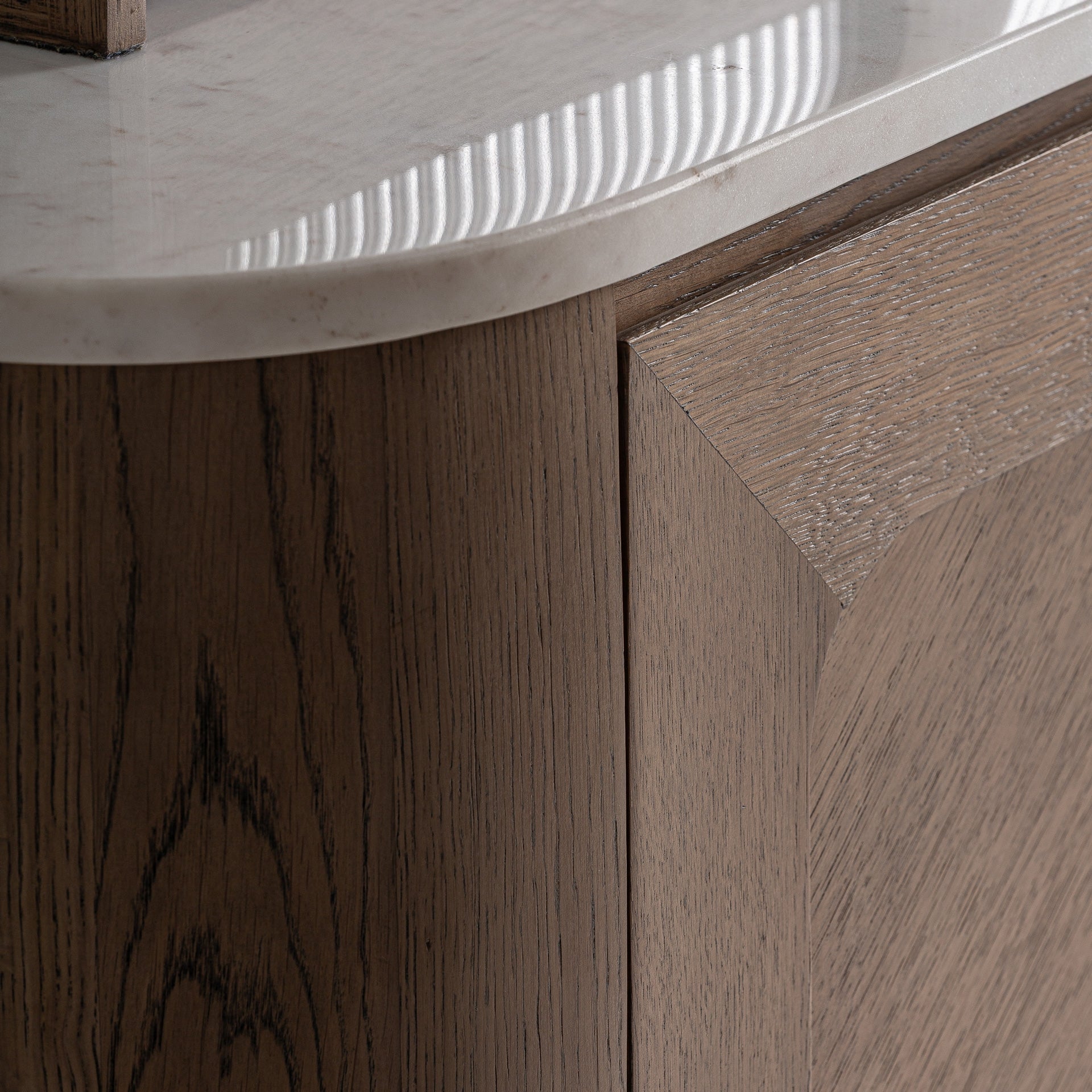 Barek mit Verglasung DOUZY aus Eichenholz mit Marmorplatte