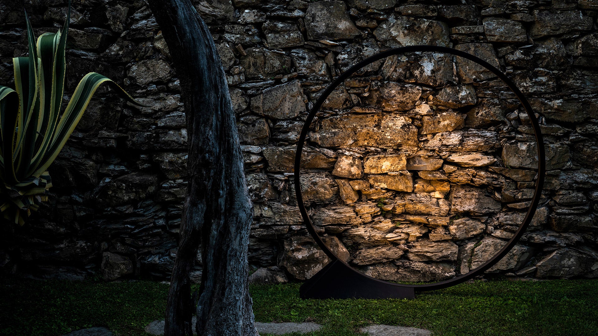 Outdoor floor lamp O black