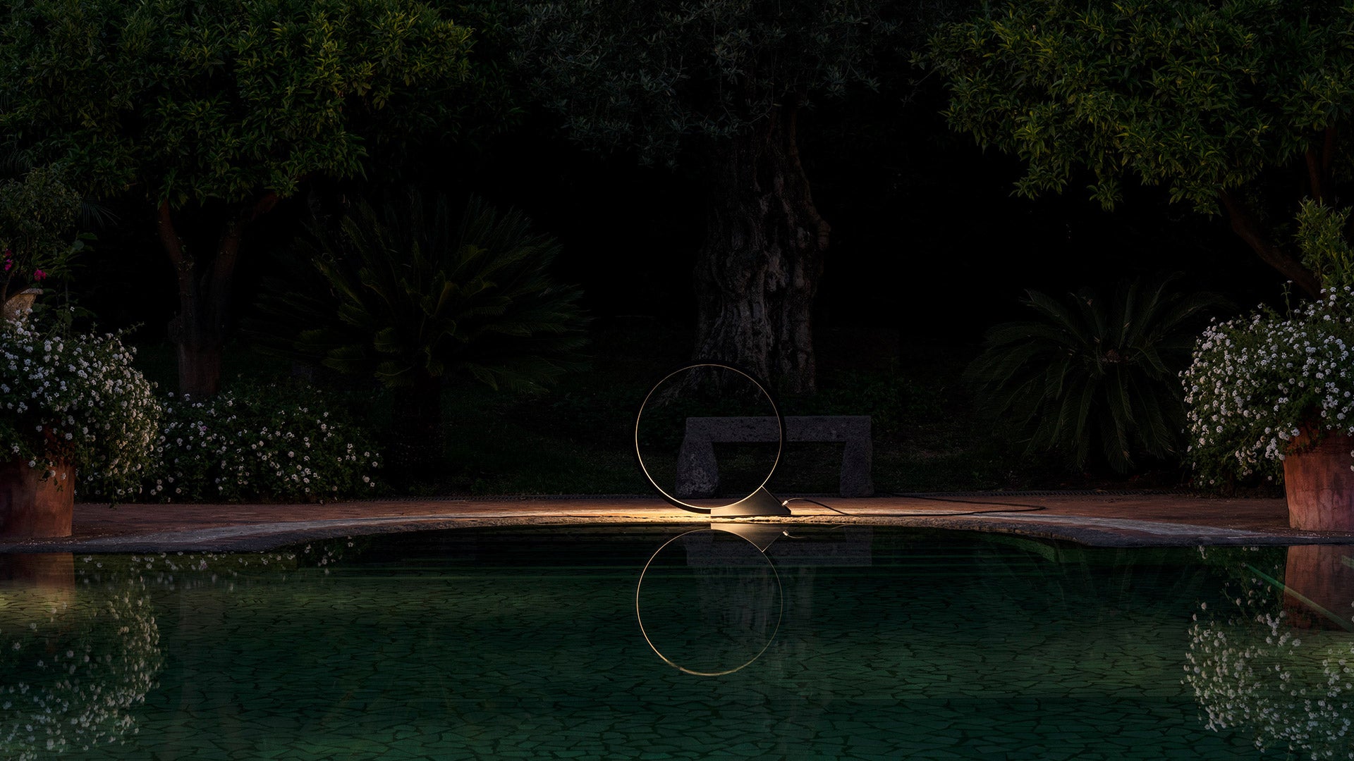 Outdoor floor lamp O black