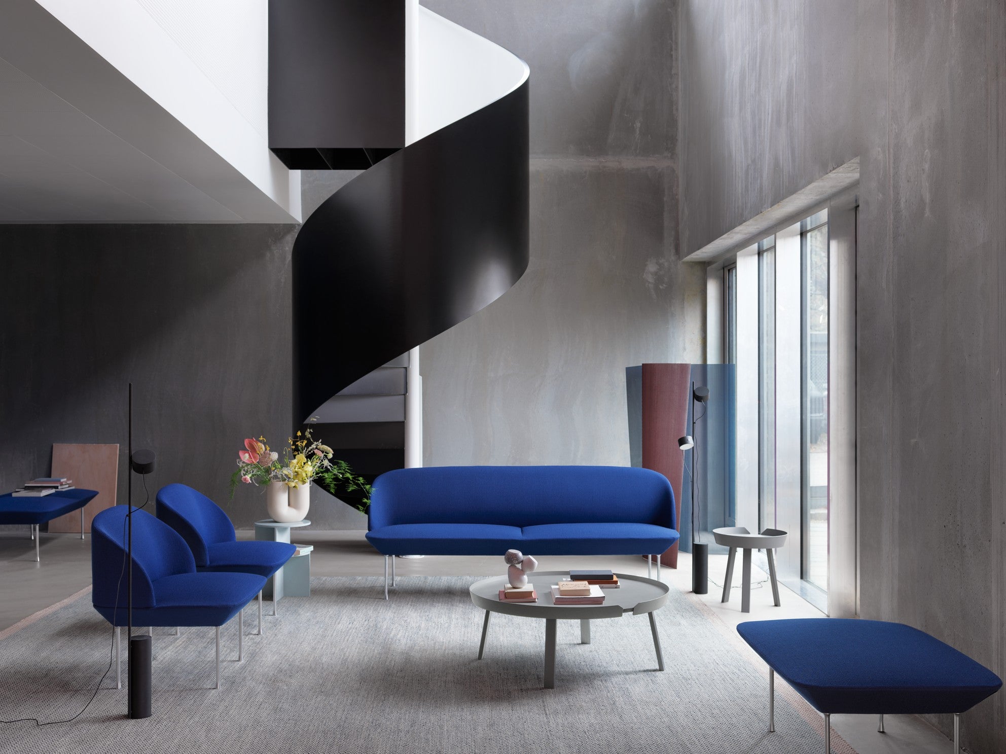 ROUND side table in anthracite