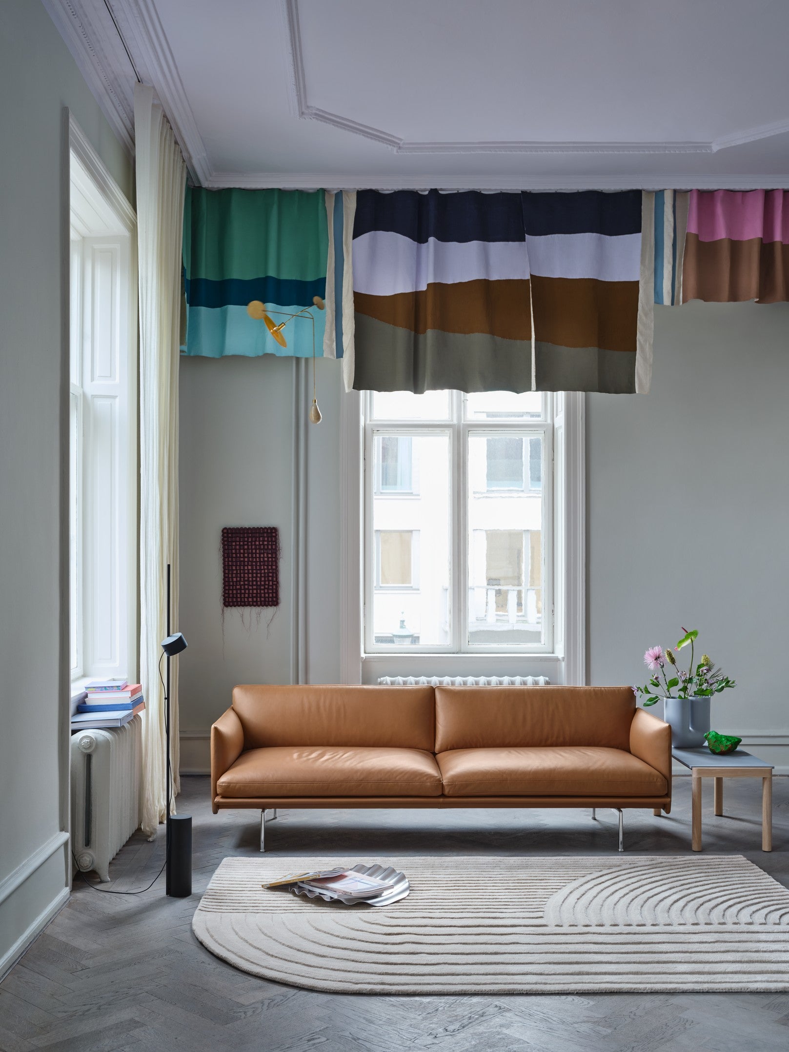 Couchtisch COUPLE blau mit Eichenbasis