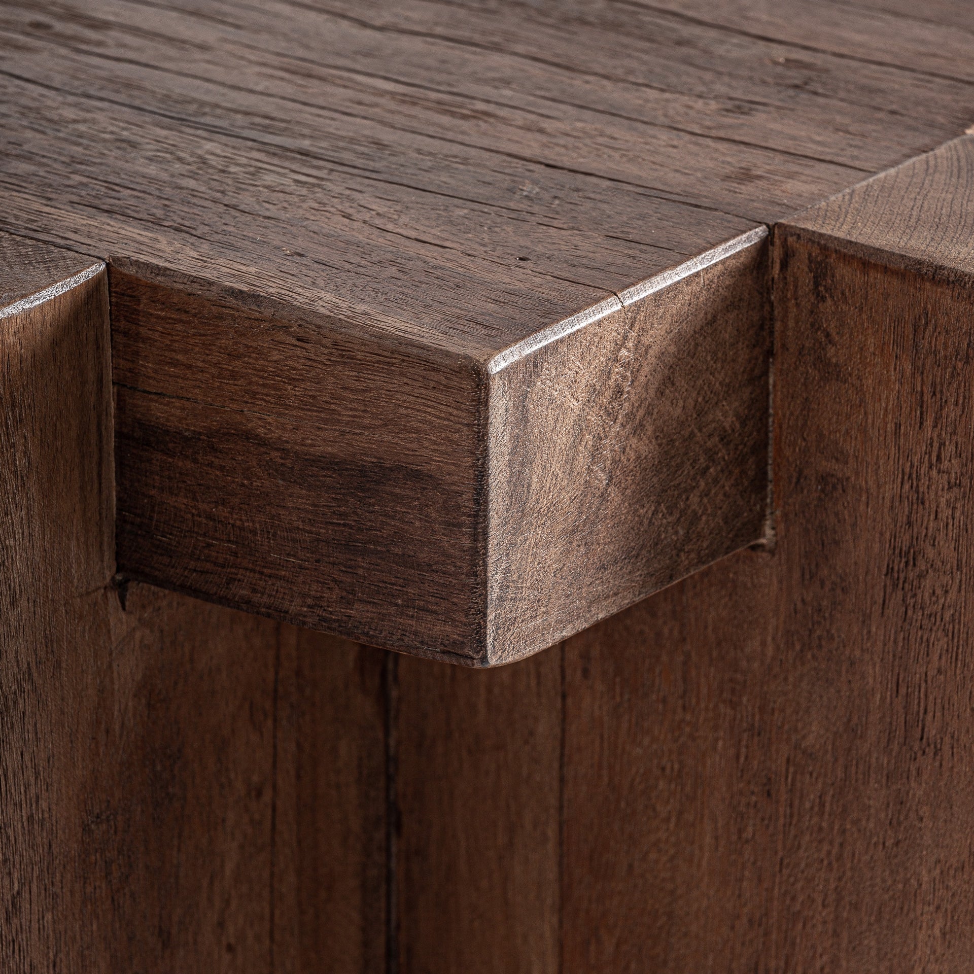Beistelltisch BRUTALIST aus recyceltem Holz