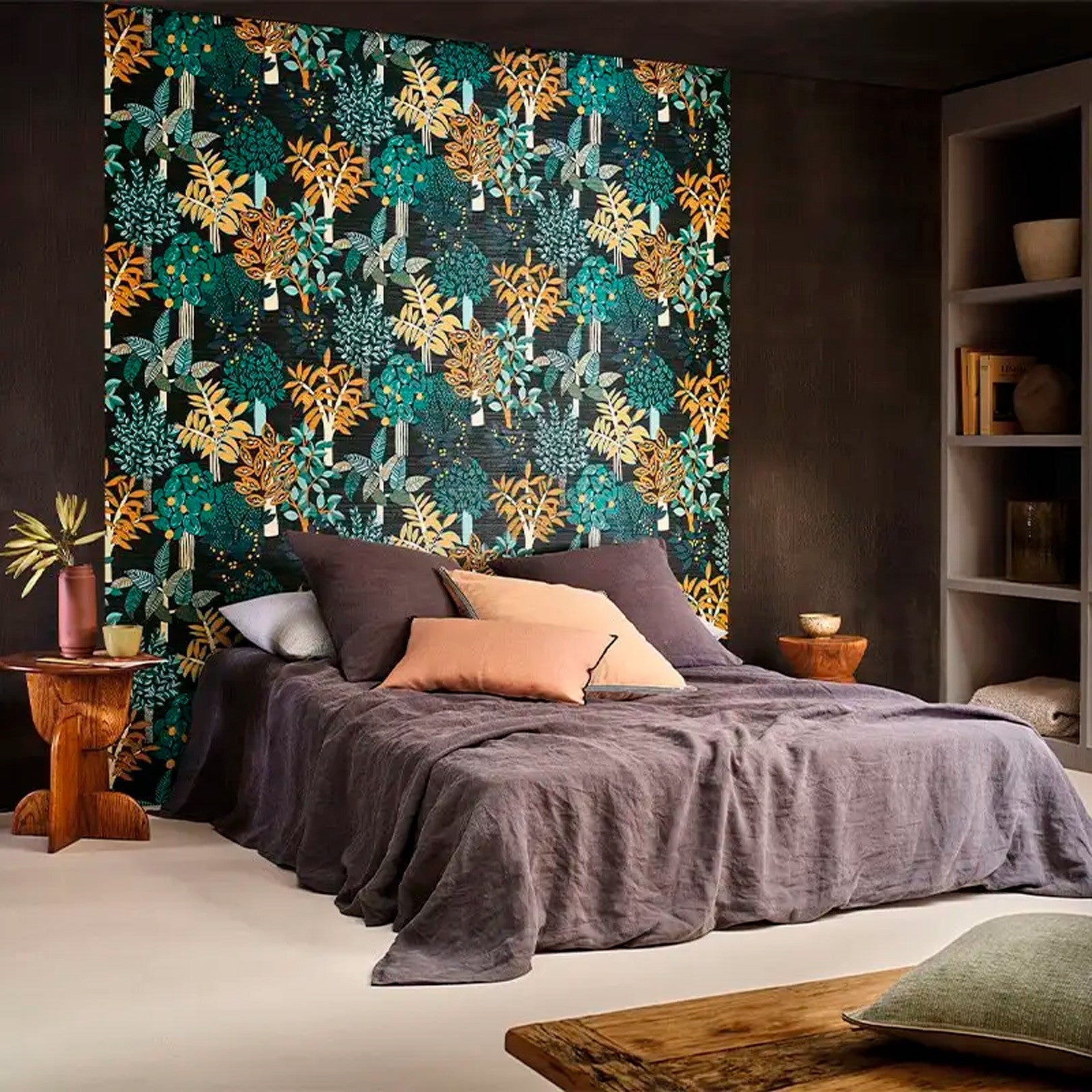 Structural wallpaper with a botanical motif PERADENIYA - NOIR/MULTICO black with green and orange