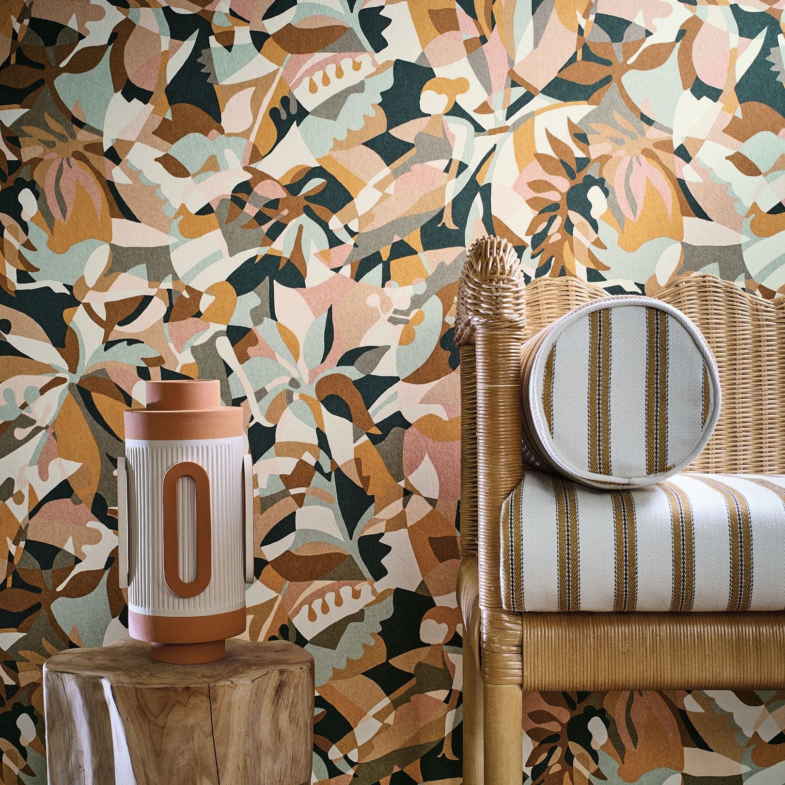 Abstract wallpaper with a botanical pattern PLONGEON - CÉLADON/AMBRE mint green with gold