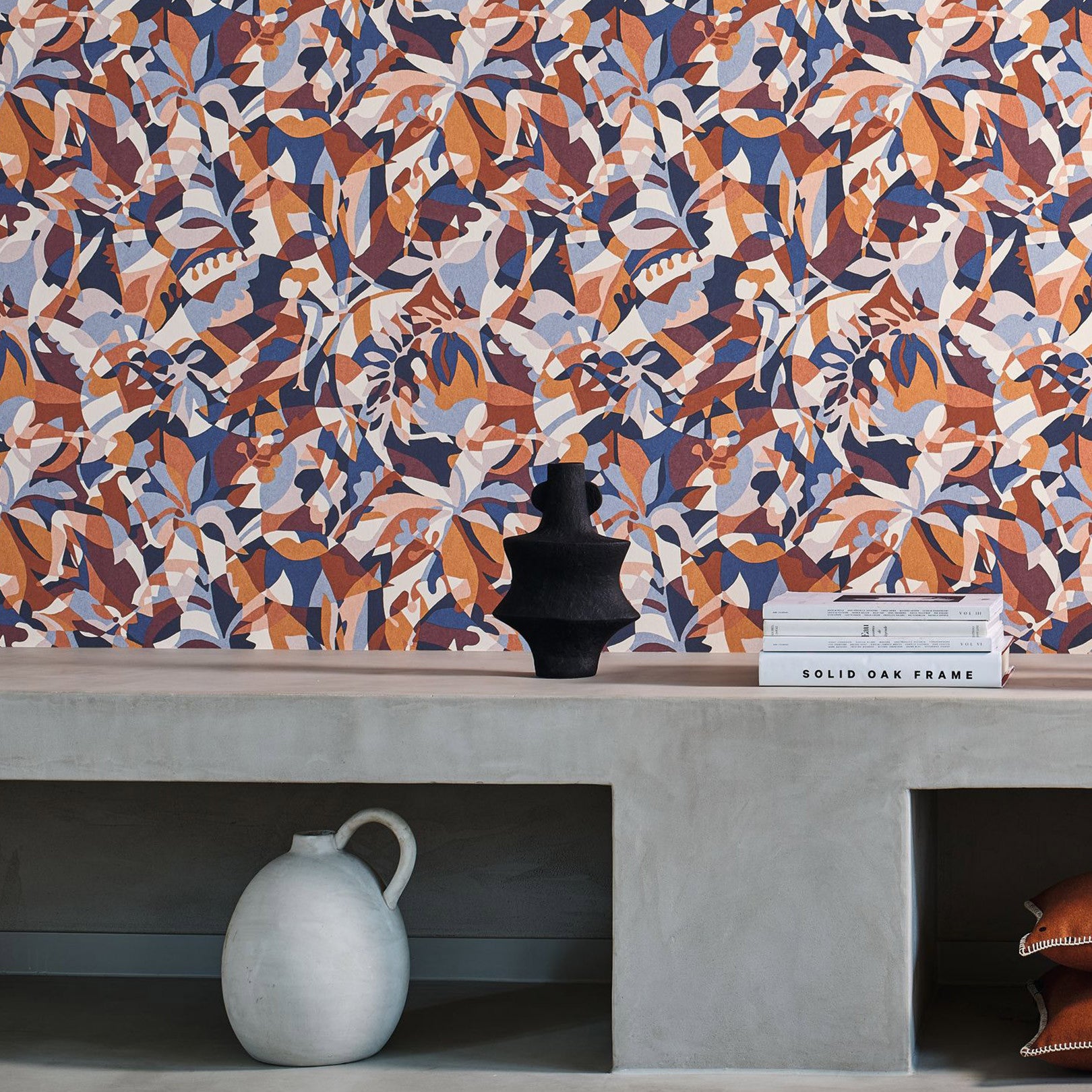 Abstract patterned wallpaper with a botanical motif PLONGEON - MARINE/TERRACOTTA navy blue with terracotta