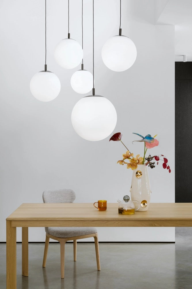 Deckenlampe ALUR 2 mit milchigem Glas und goldener Veredelung