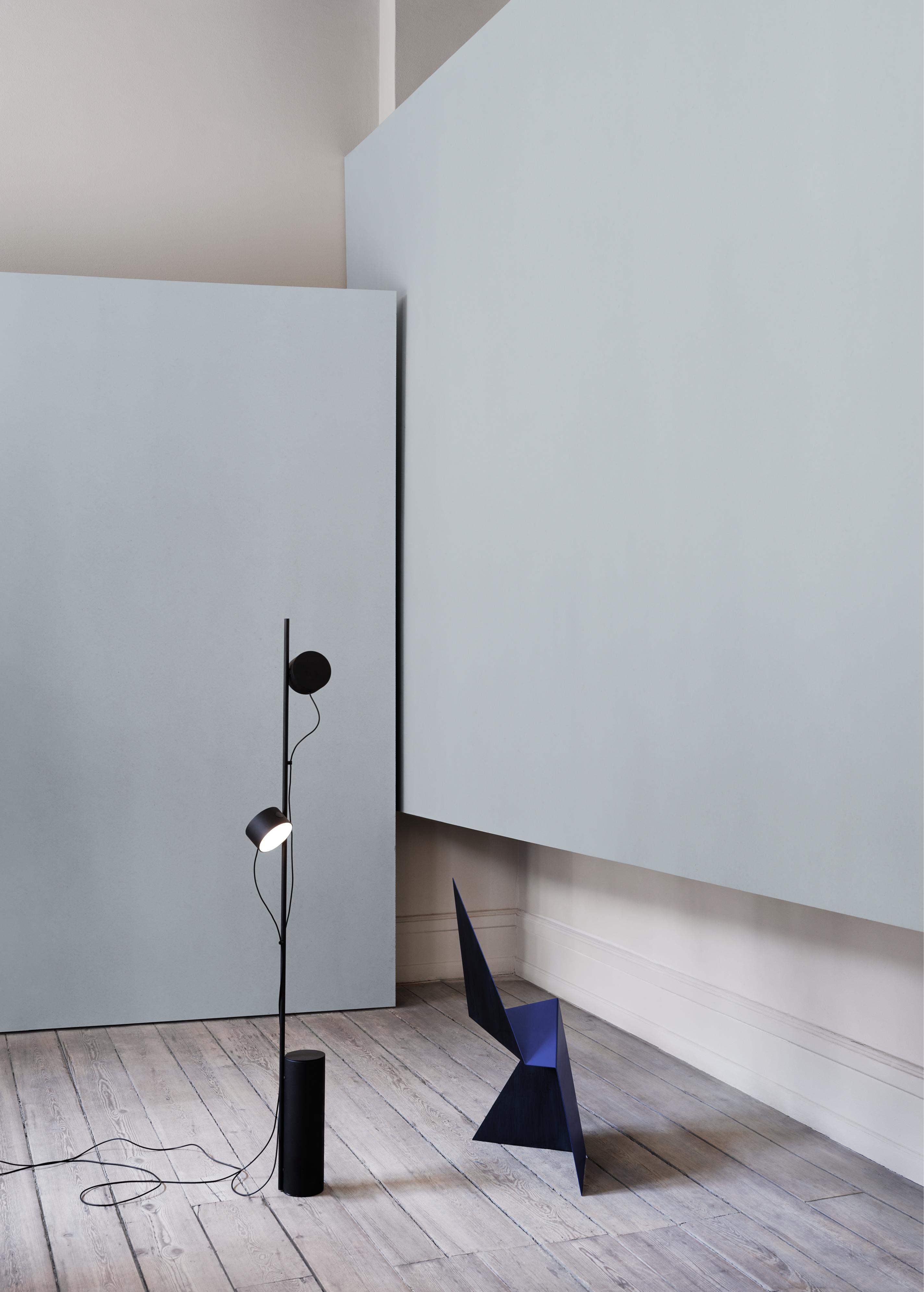 POST Floor Lamp Black