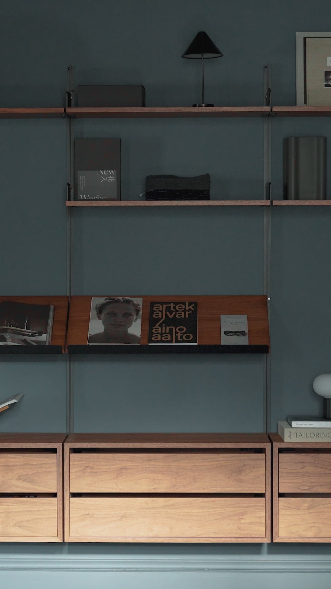 Hängeschrank mit neuen Werken Nussfurnierschubladen