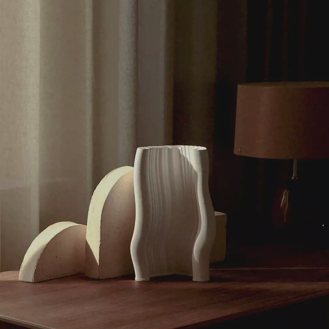 Vase MOIRE LOW gebrochenes Weiß