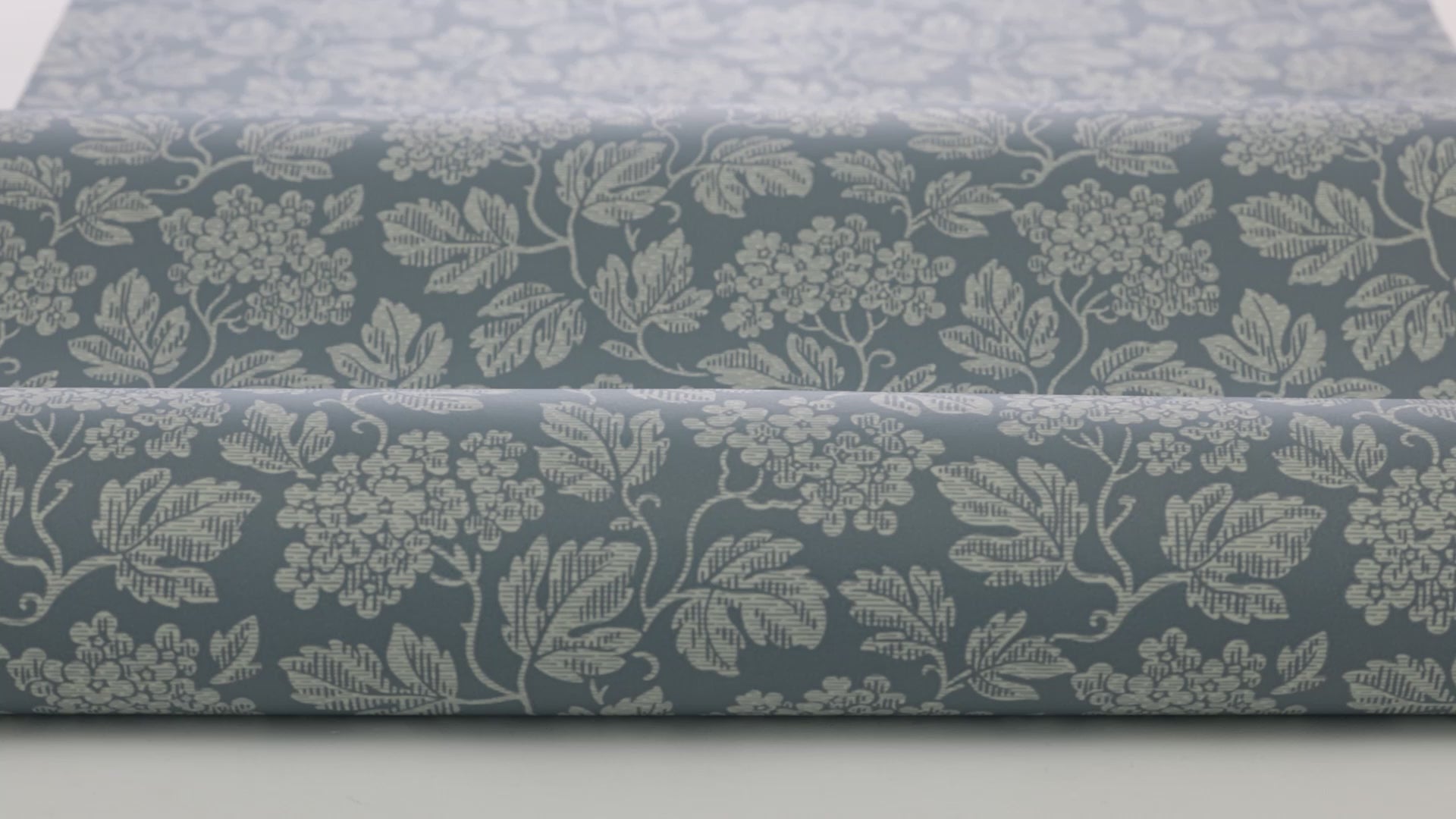 Vlies-Tapete mit pflanzlichem Muster HAGTORN blau