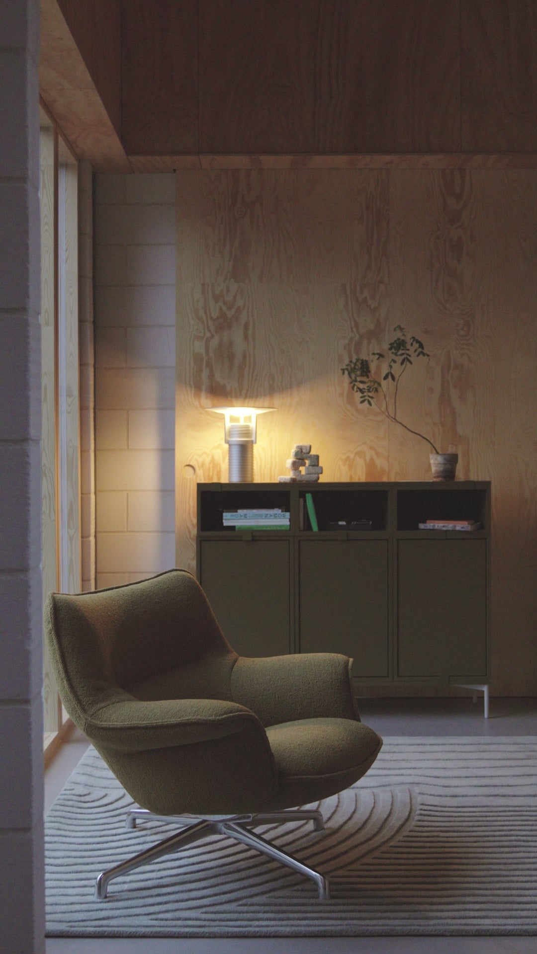 DOZE LOW Customized Swivel Armchair