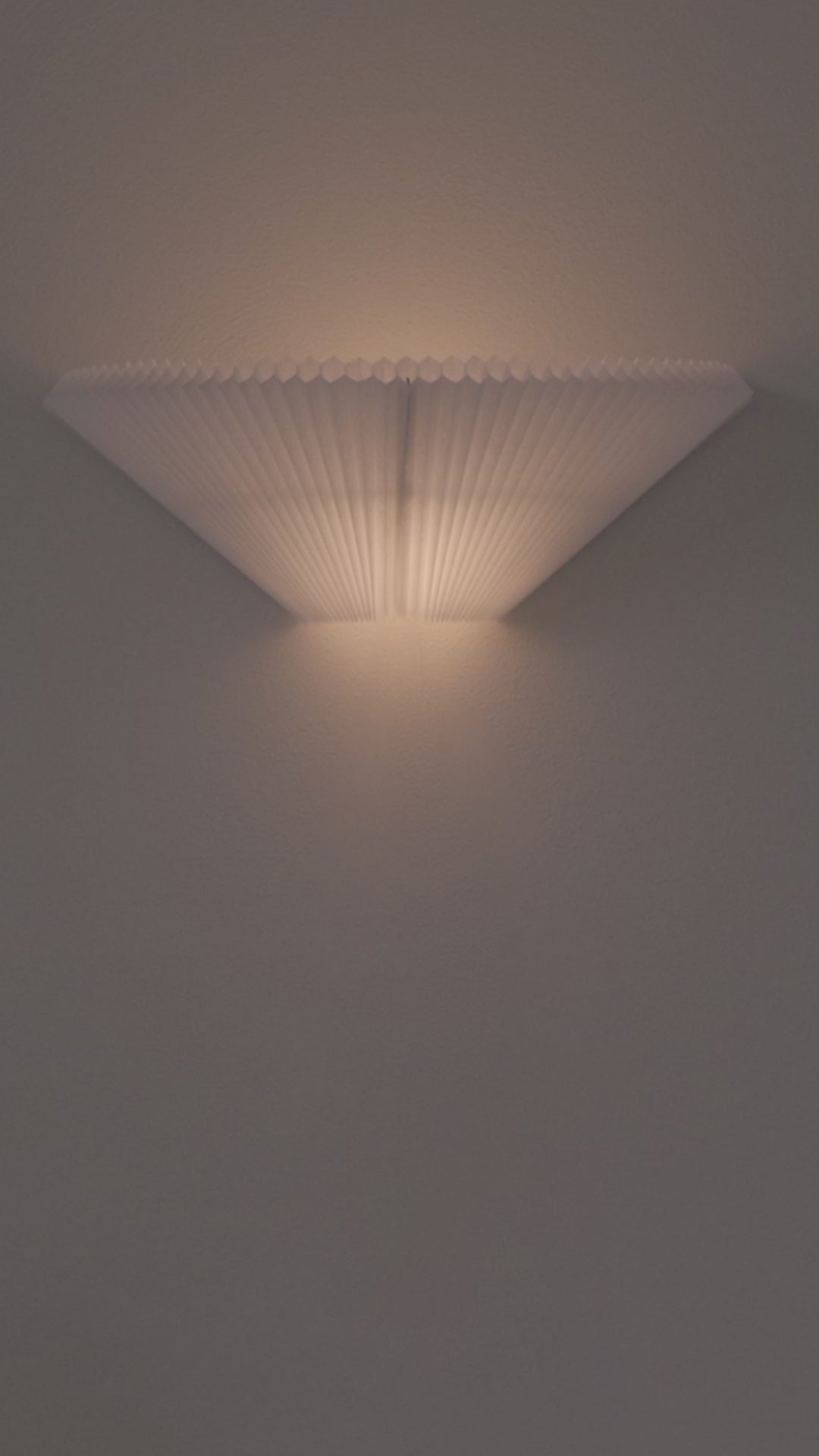 White Nebra wall lamp