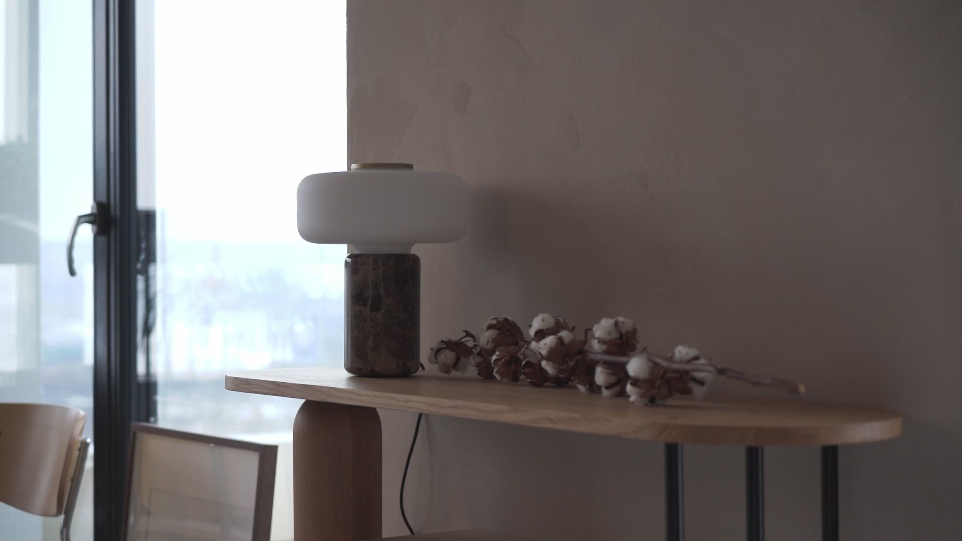 Tischlampe FONTE brauner Marmor