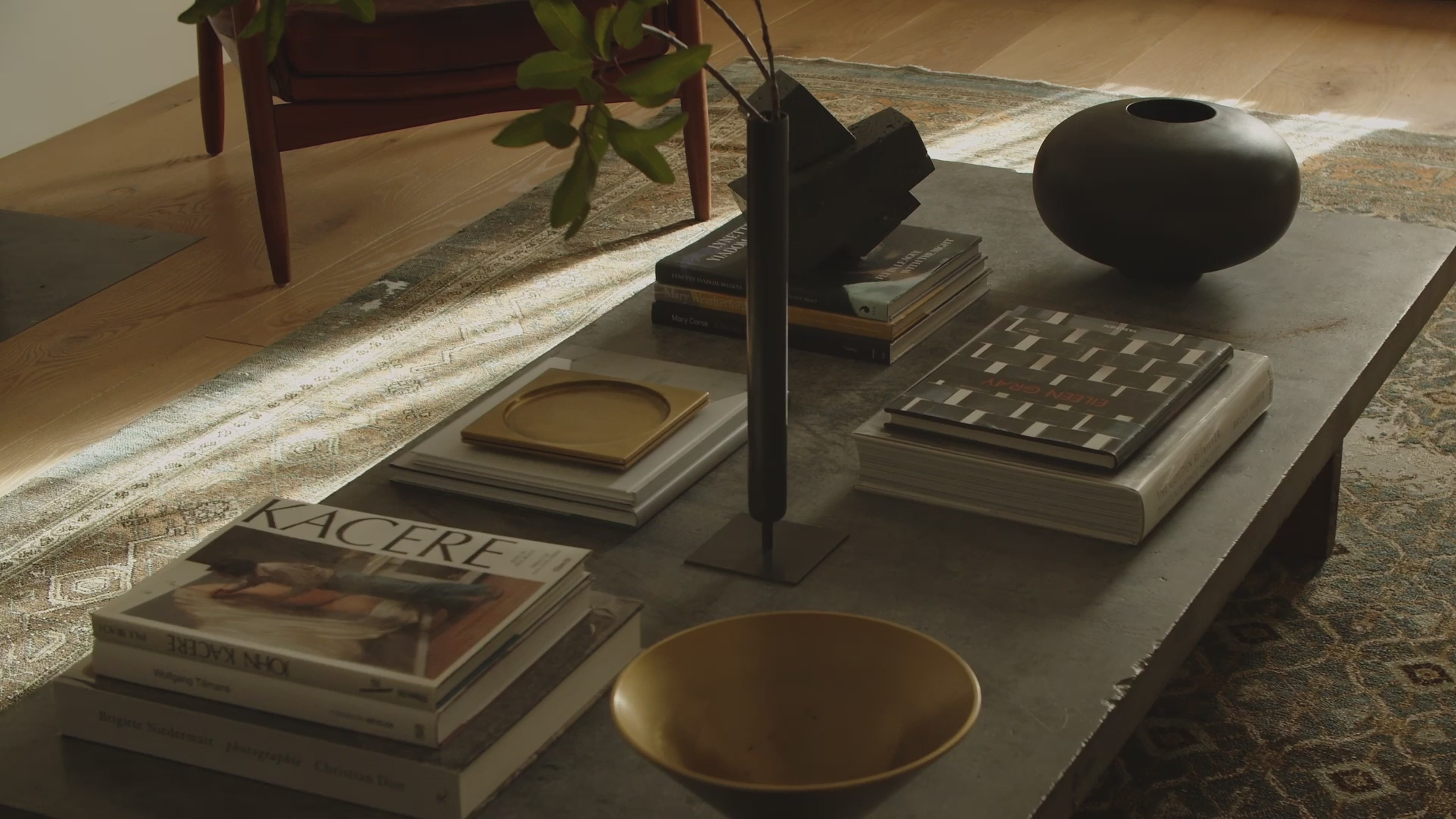 Vase SURROUND aus Mango-Holz