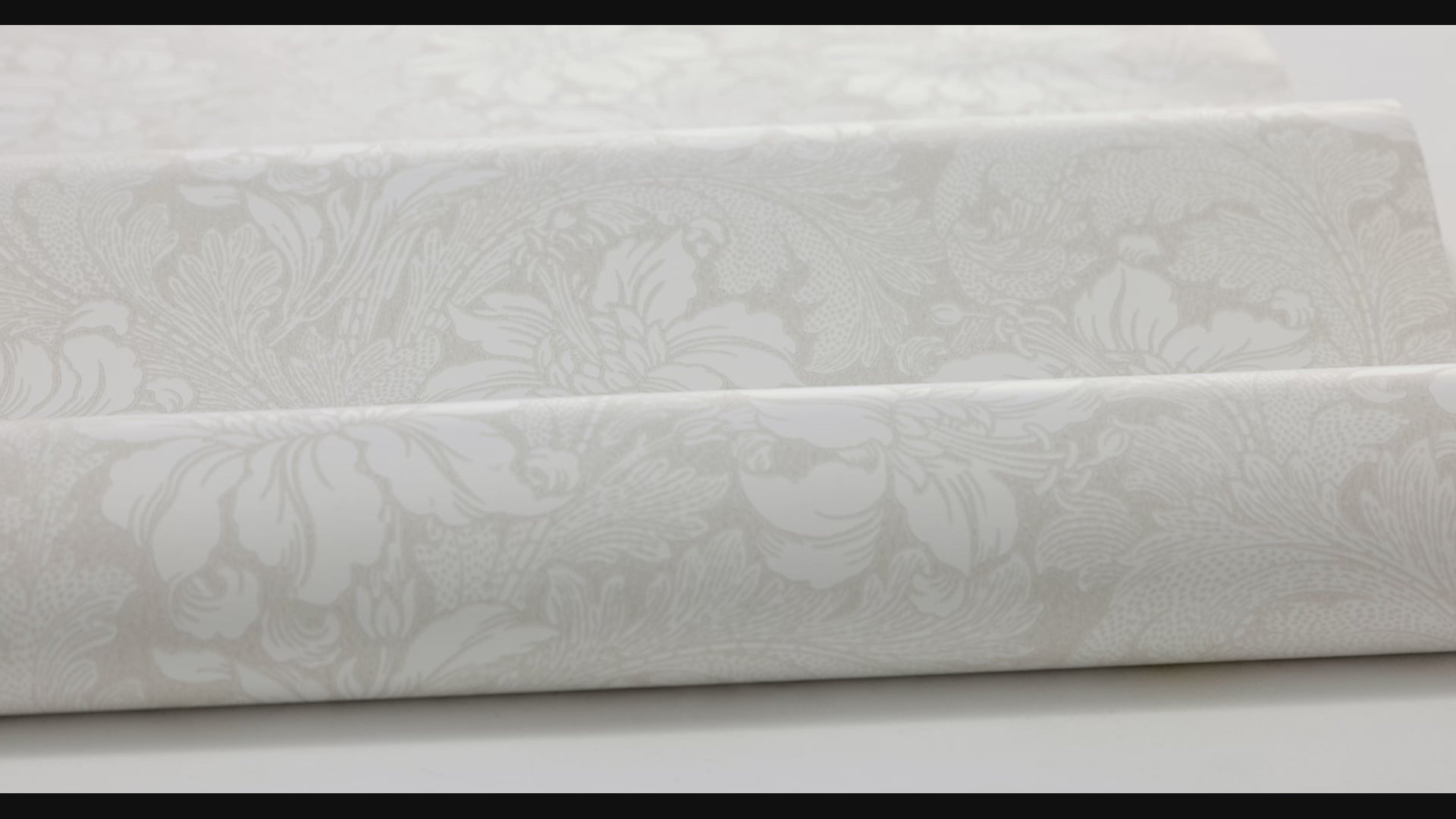 Vlies-Tapete mit Pflanzenmuster ACANTHUS in gebrochenem Weiß