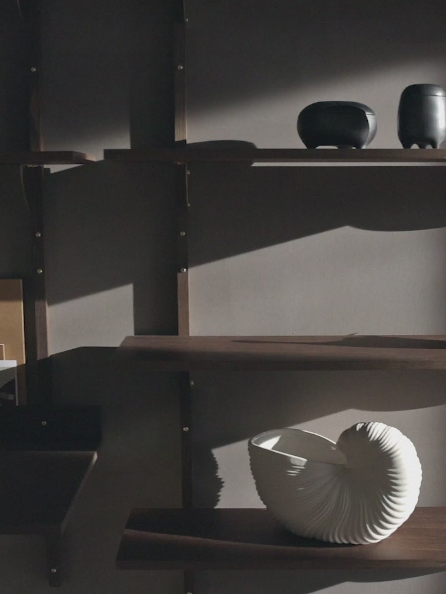 SECTOR DESK Wandschreibtisch Eichenfurnier mit Messing-Finish