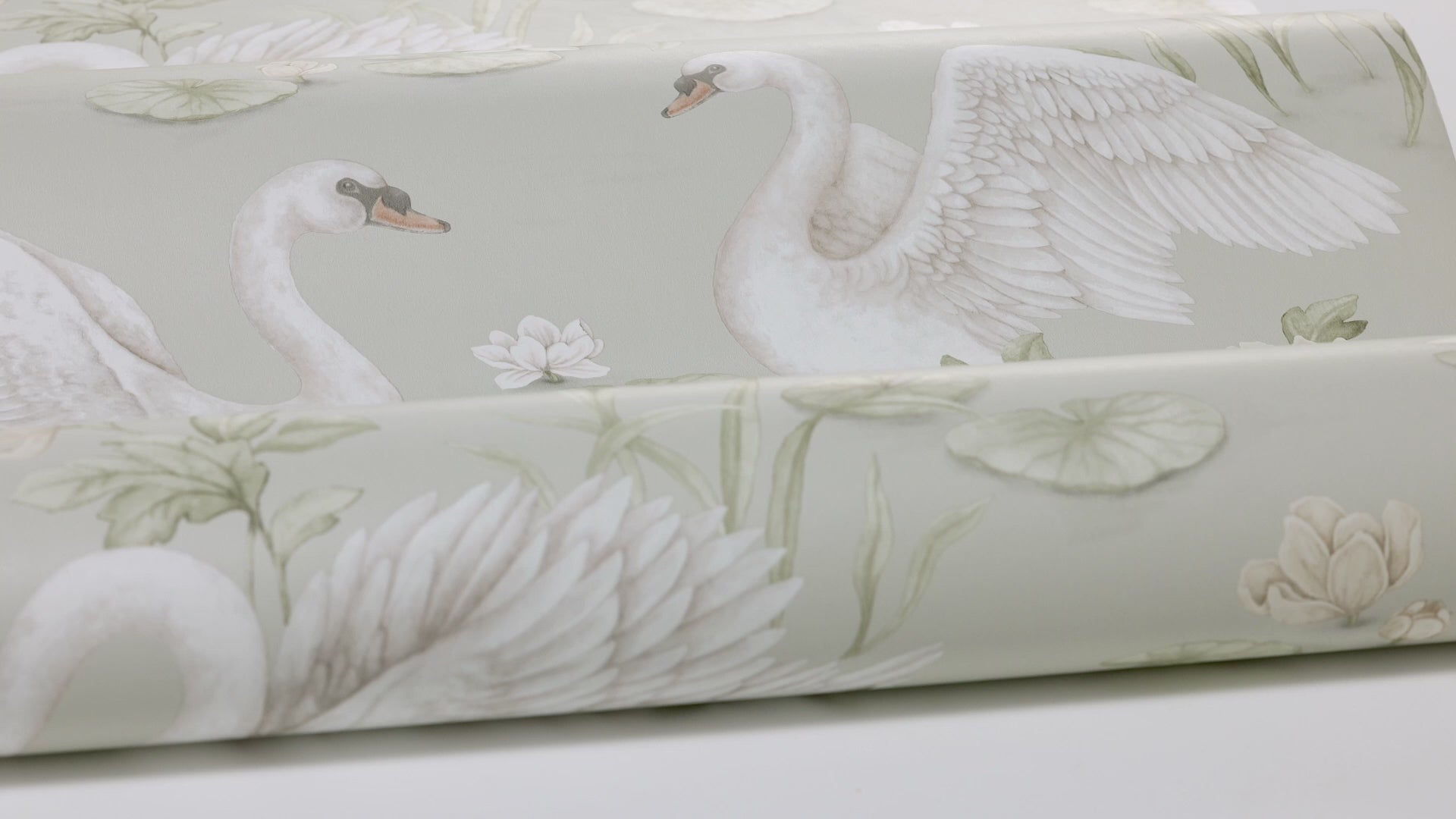 Tapete für Kinder mit pflanzlichem und tierischem Motiv LILY SWAN grau
