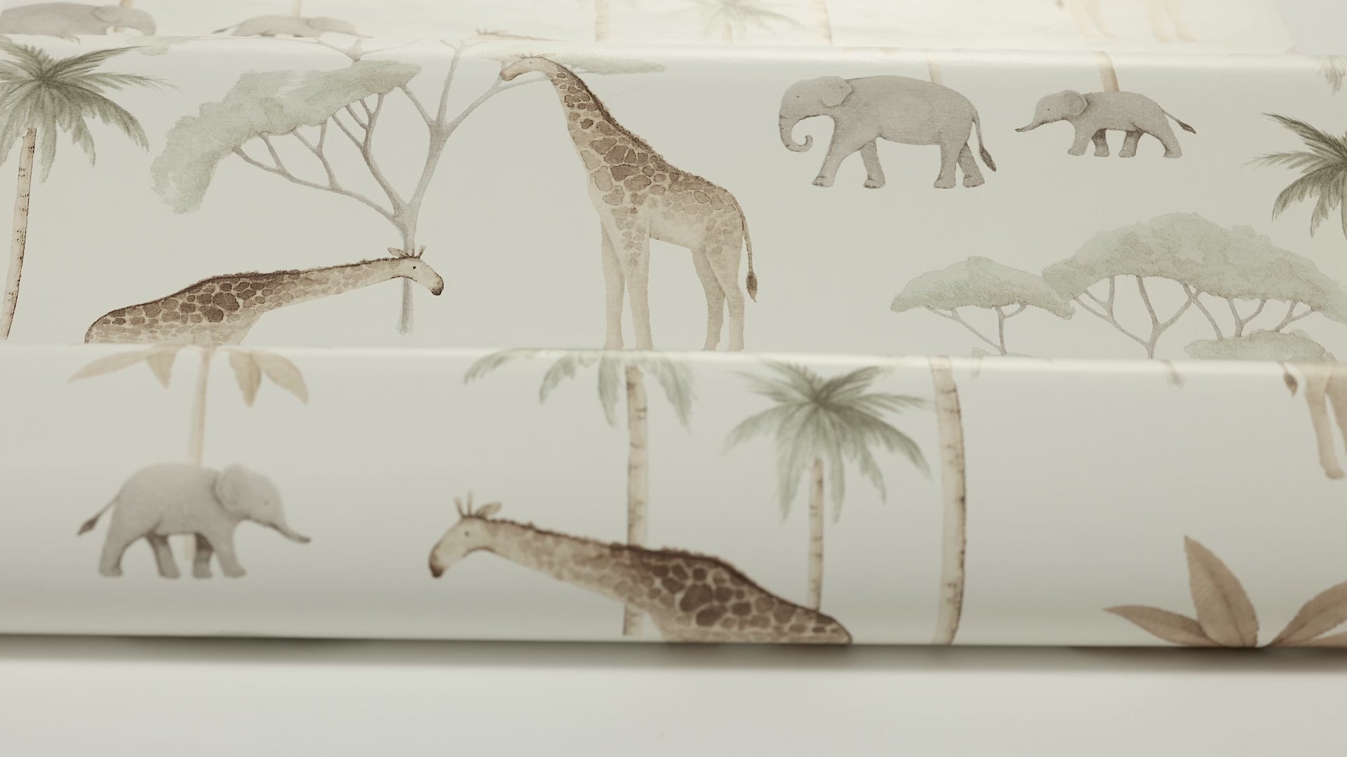 Tapete für Kinder mit pflanzlichem und tierischem Motiv SAVANNAH cremefarben