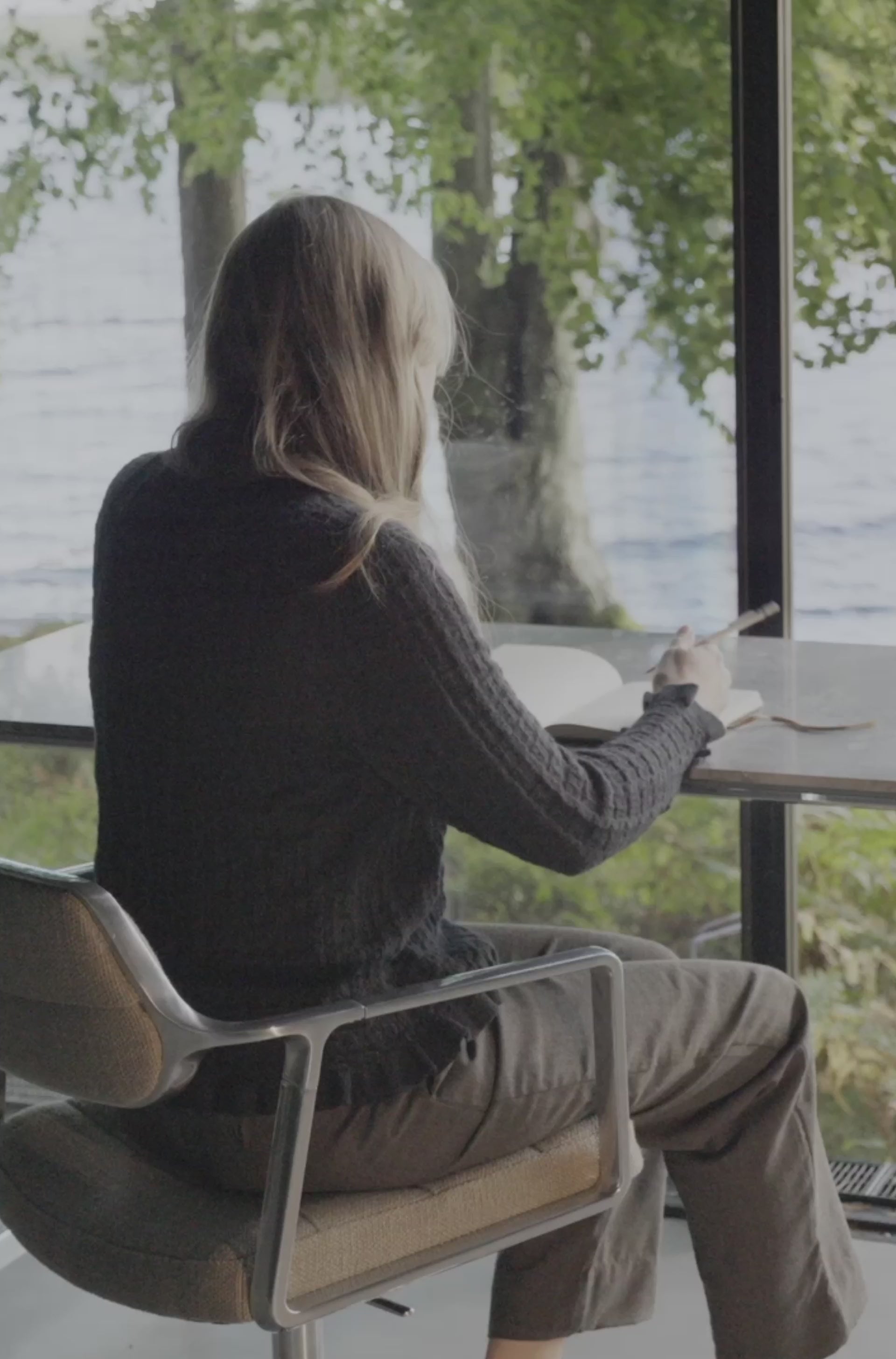 Office chair 453+ caramel leather with metal base