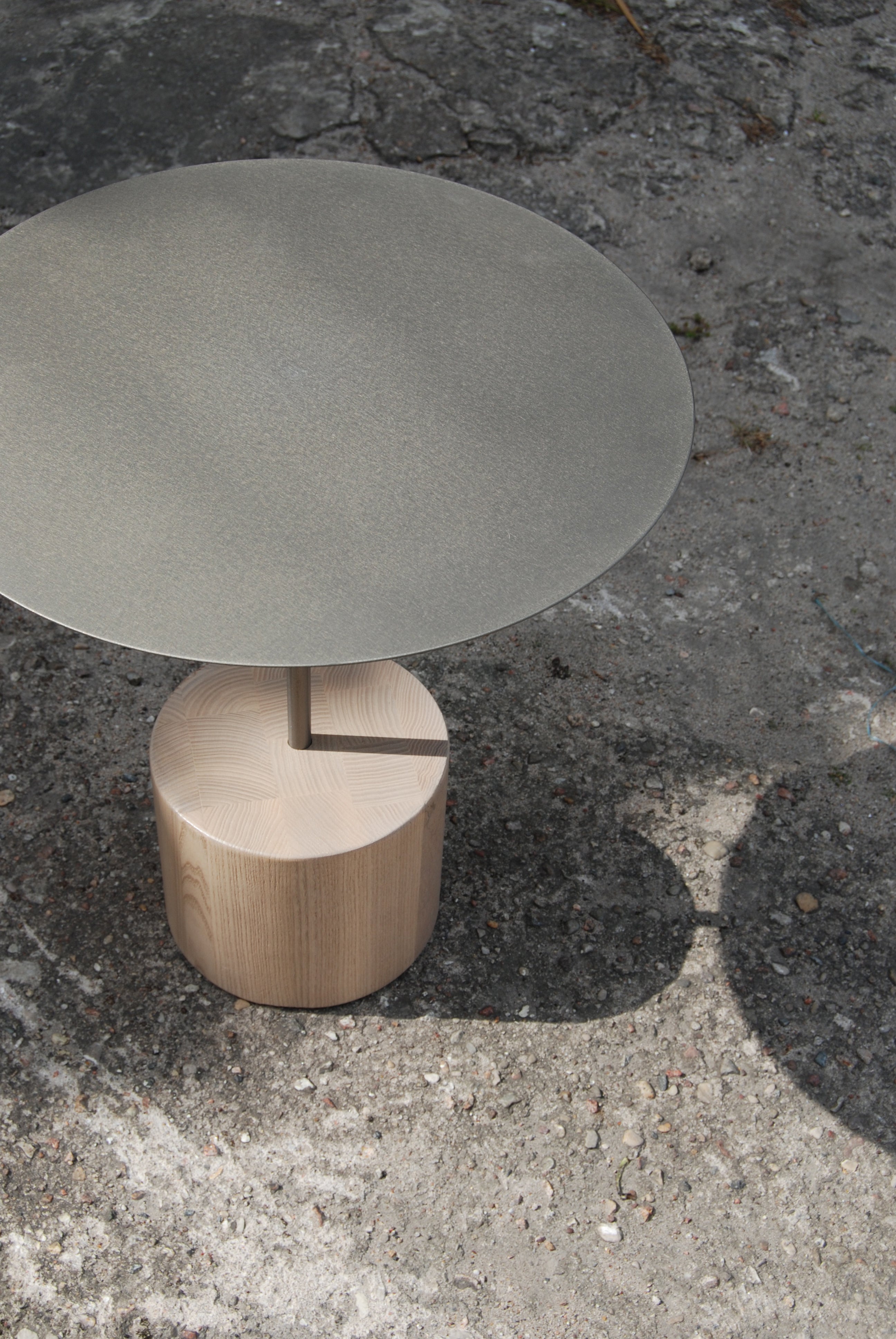 Kaffeetisch FIB aus Holz und Stahl
