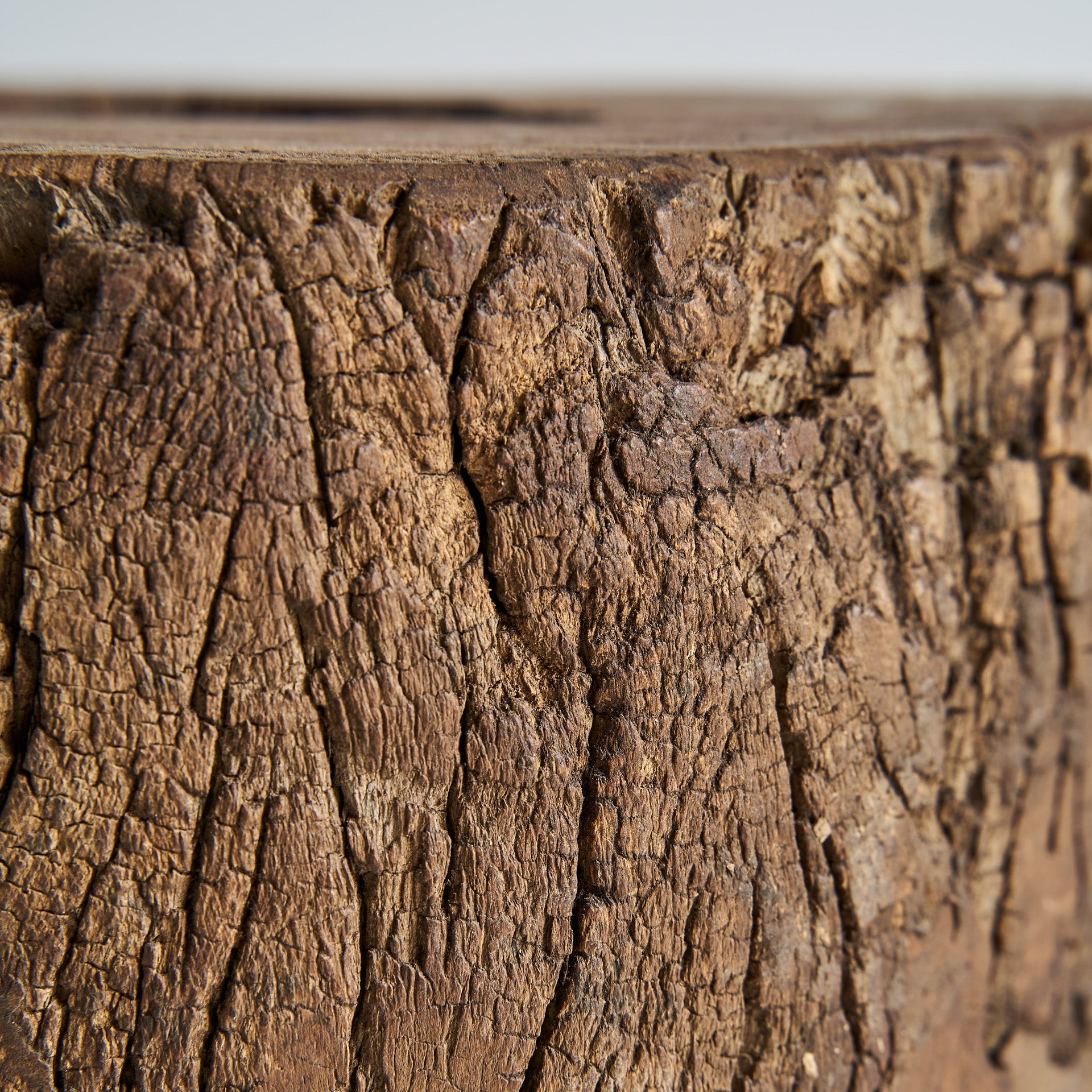 Beistelltisch KRAJ aus patiniertem Mangoholz