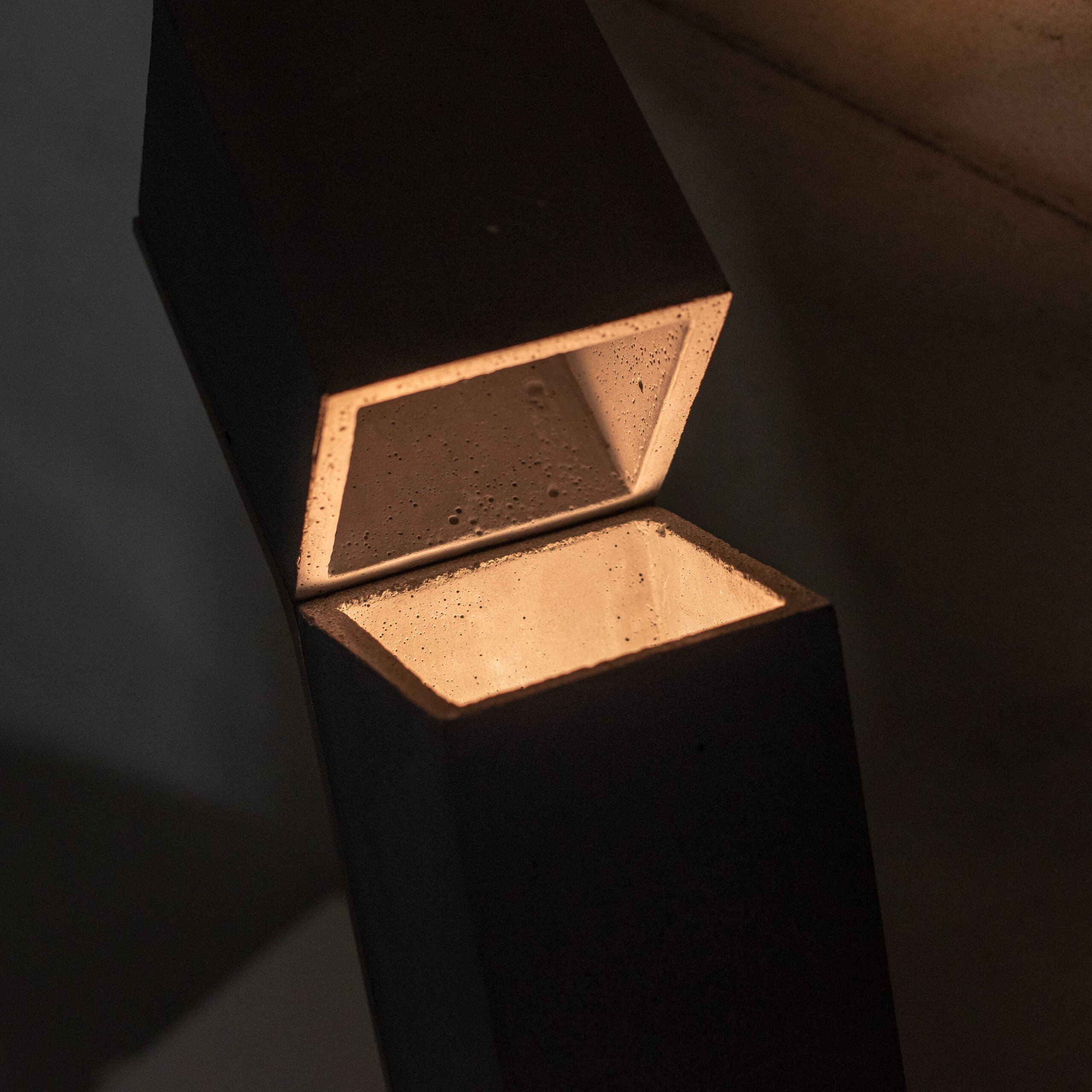 ROBOT Beton-Tischlampe