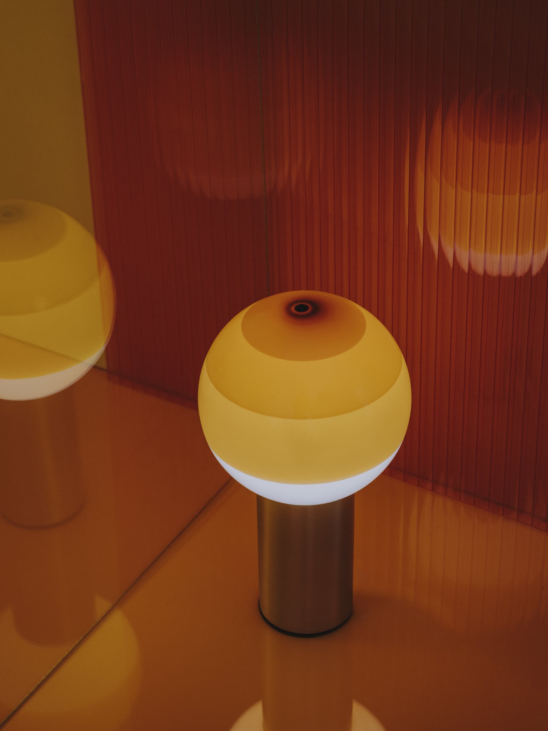 Battery-powered lamp DIPPING burgundy