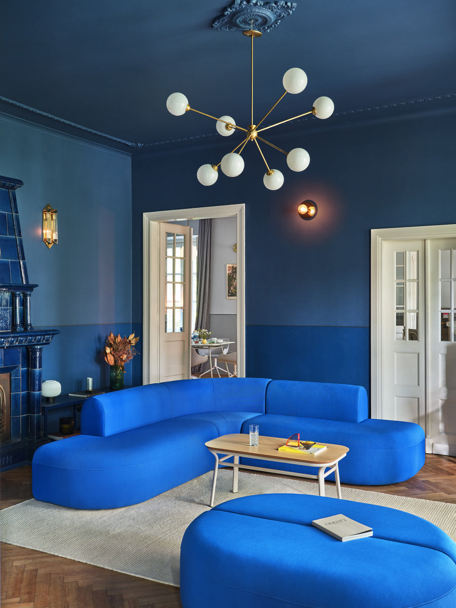 Grace -Furnier -Tabelle mit einer Metallbasis