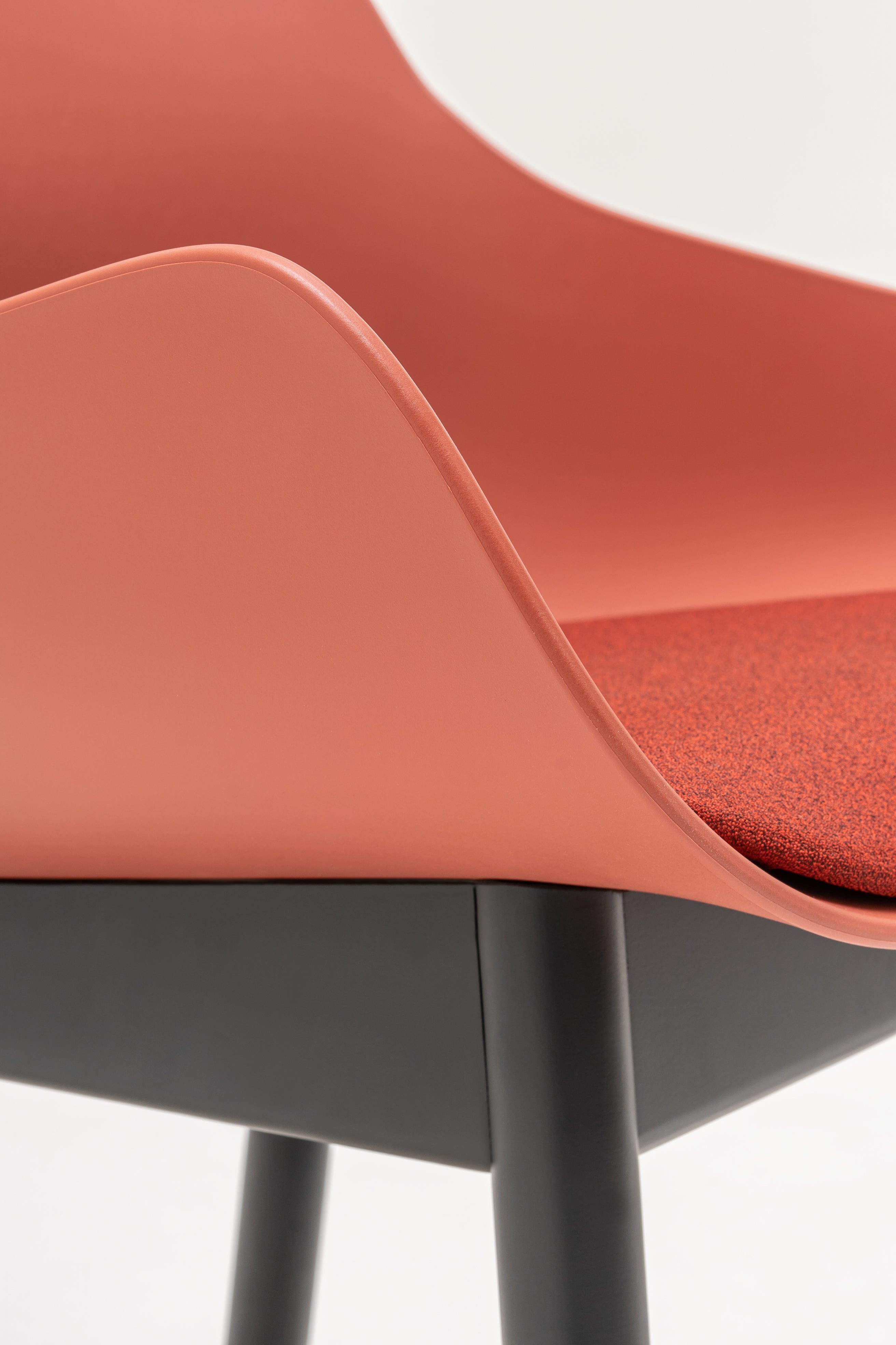 Holzbasis des baltischen Remixstuhls