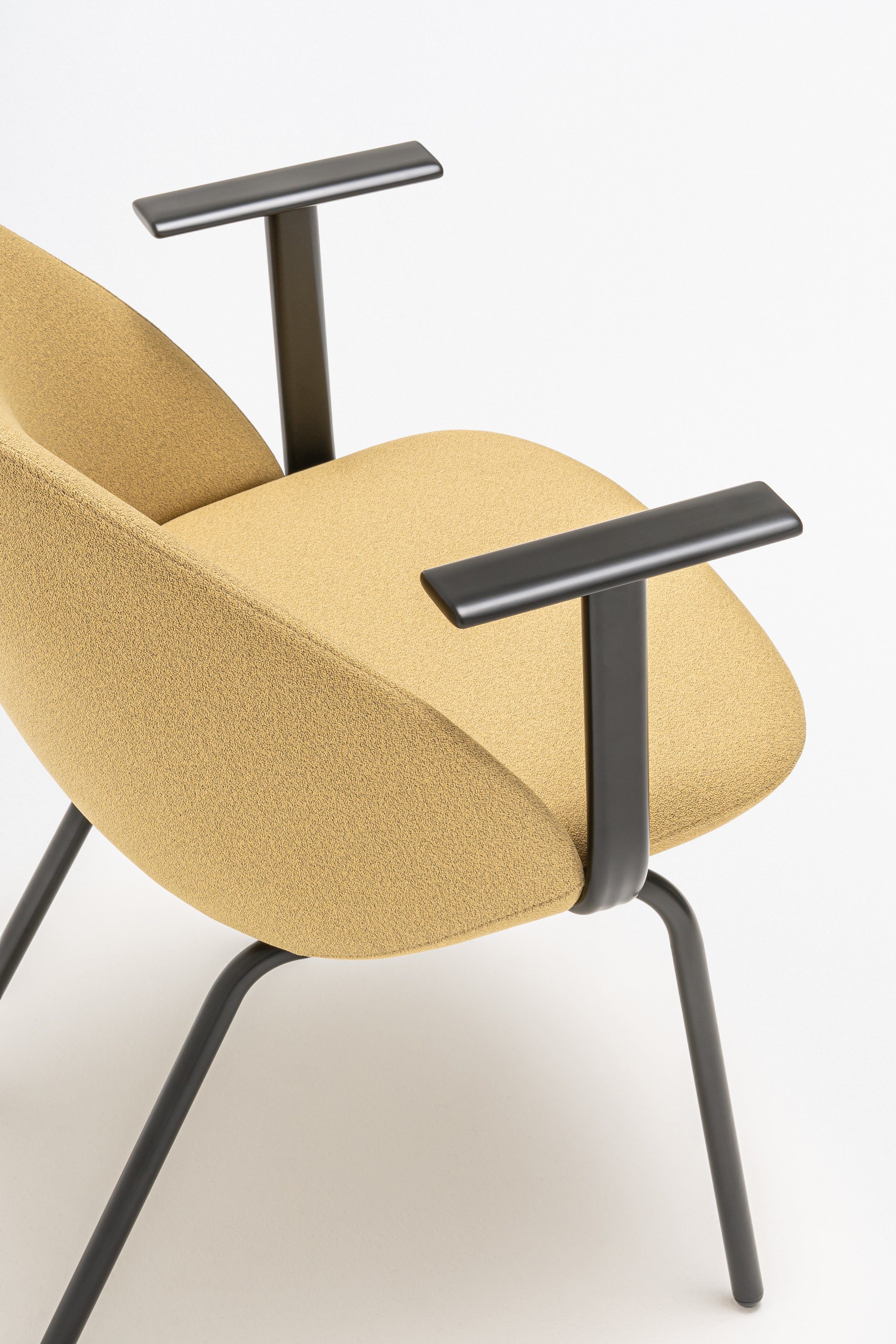 Armchair with low backrest parallel four -legged base