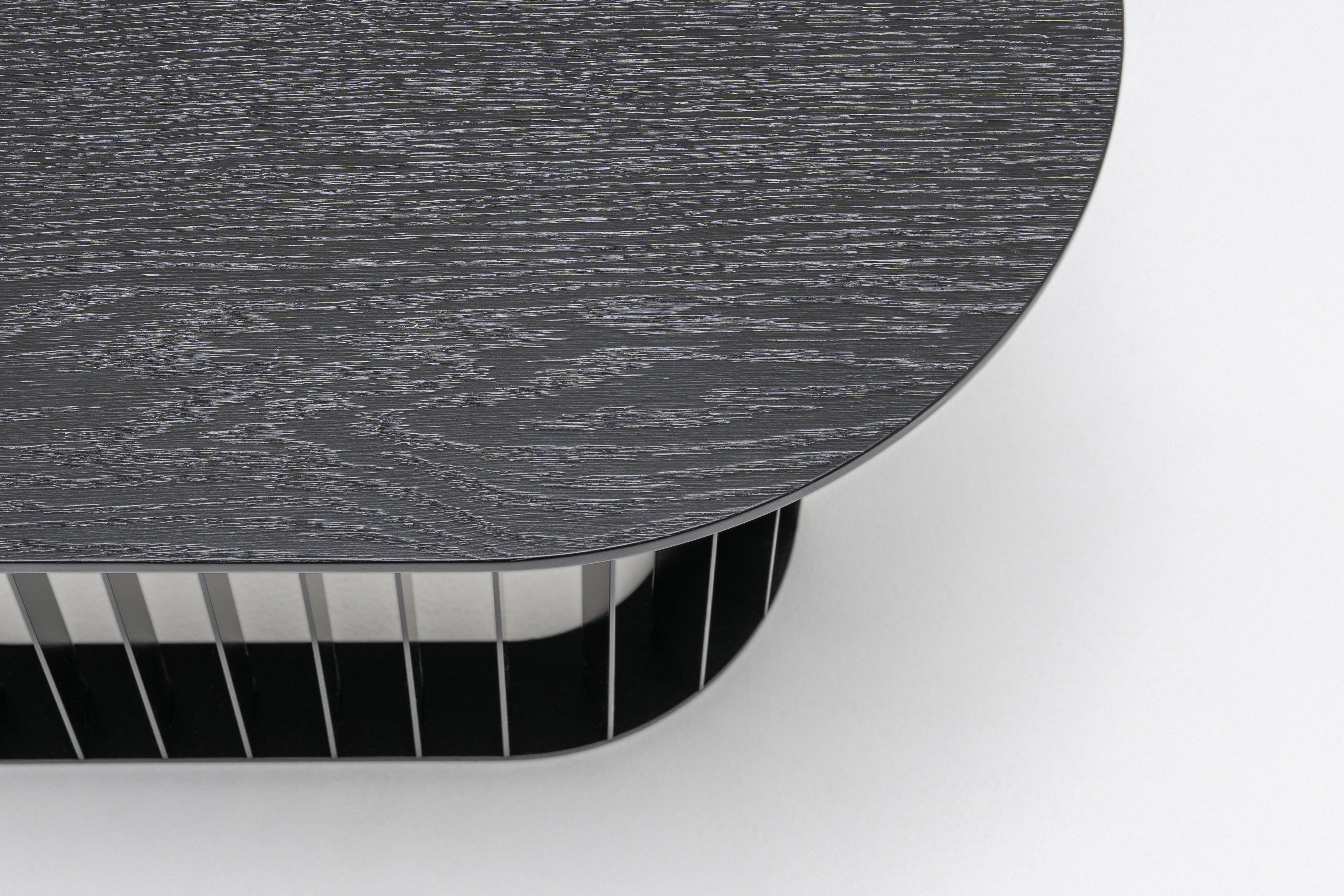 Rollen Sie Furnier Couchtisch mit einer Metallbasis