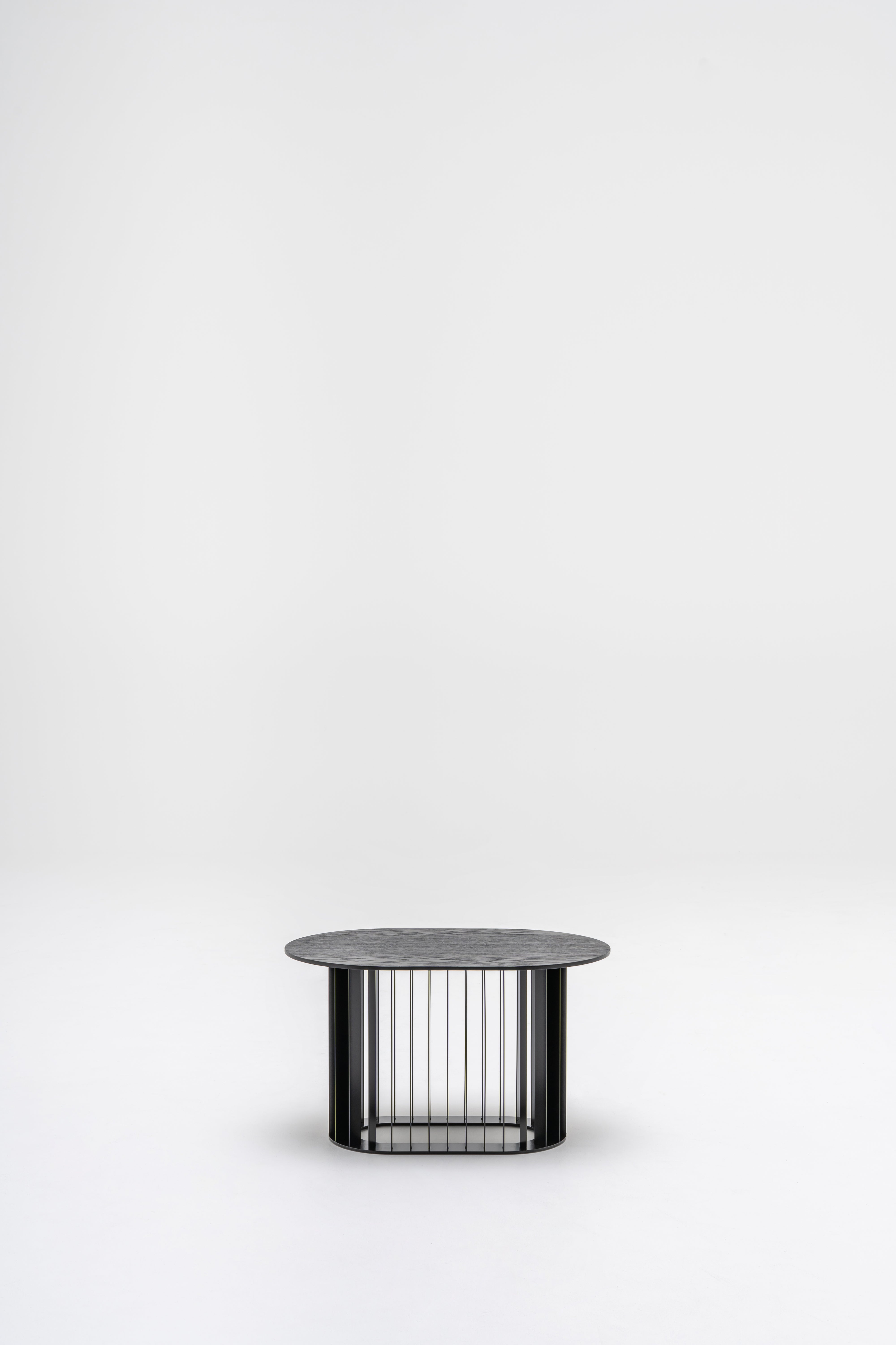 Rollen Sie Furnier Couchtisch mit einer Metallbasis