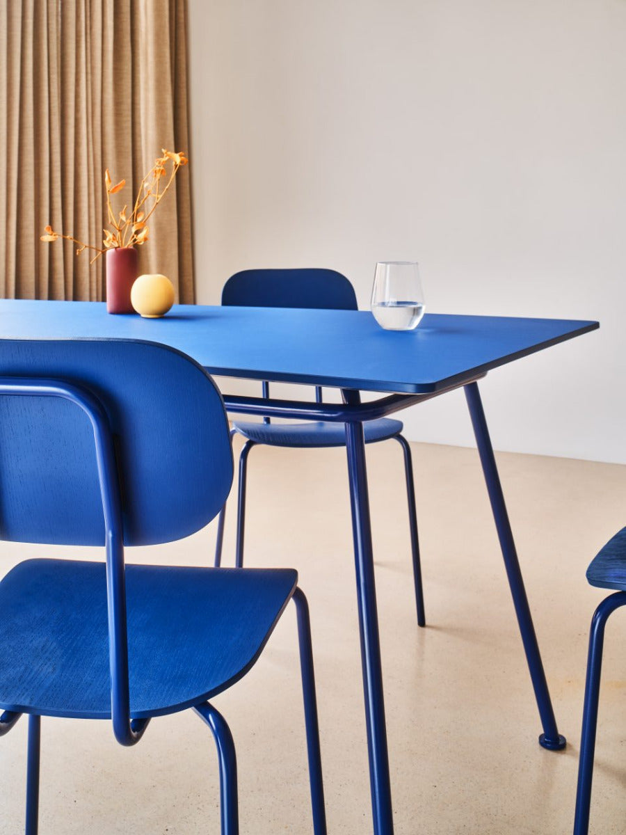 Neuer Schulstuhl Blue Basis