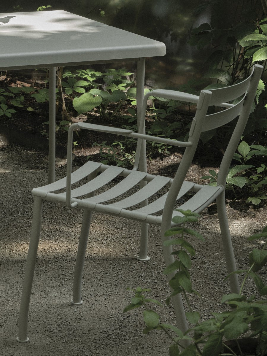 Ein Set Gartenstühle Flander verzinkt stahl