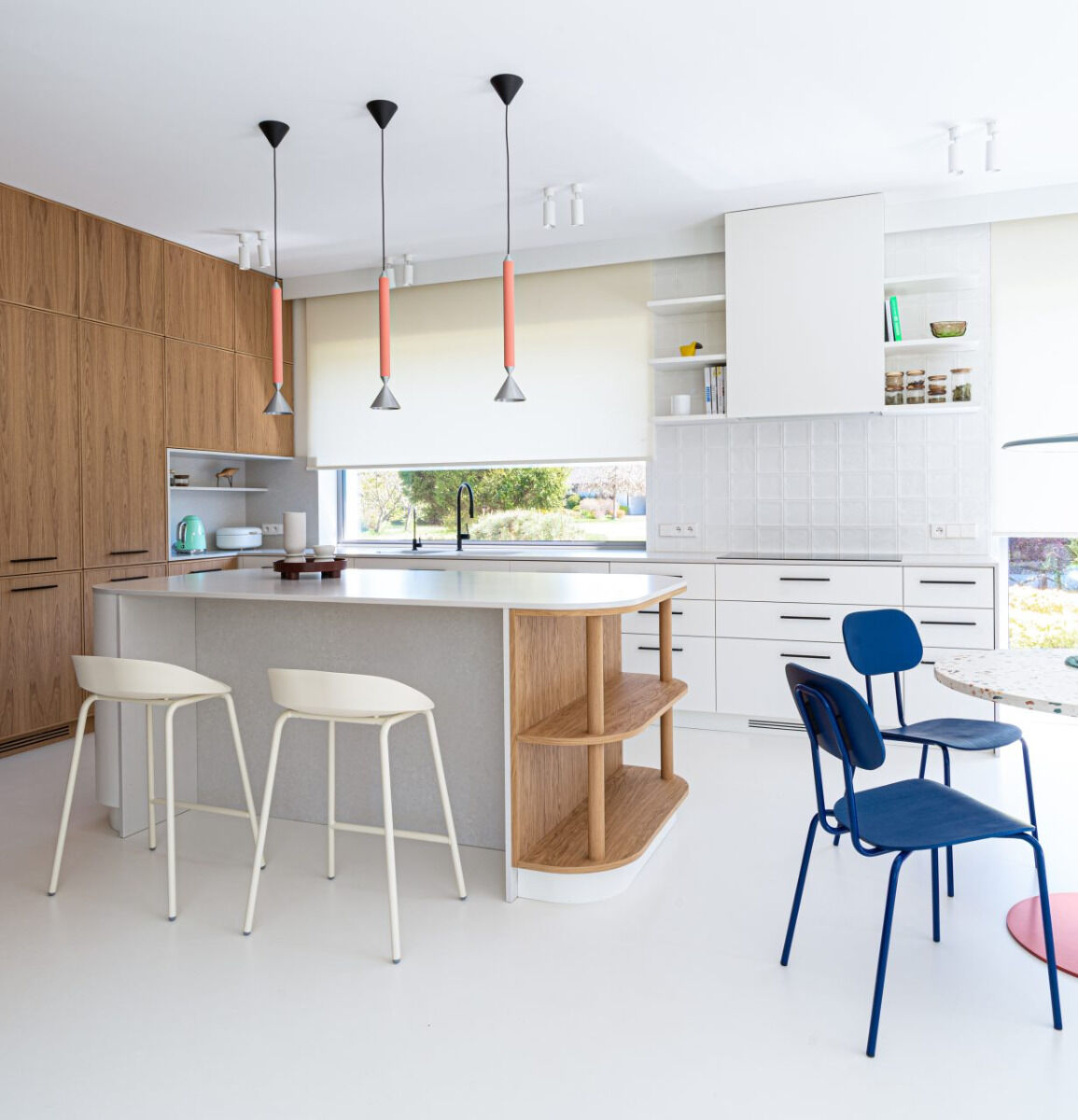 Krzesło NEW SCHOOL żółta podstawa – .mdd