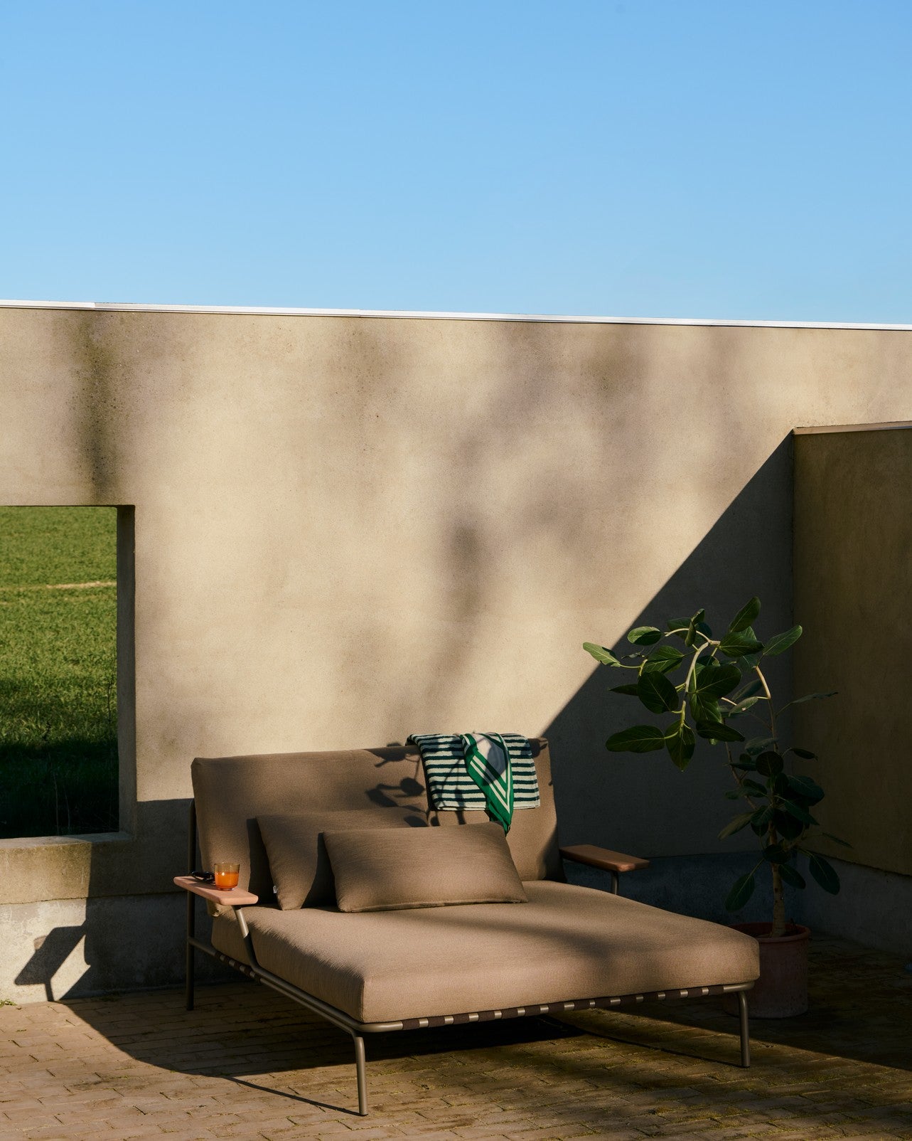 Outdoor Daybed with Armrests SETTLE Gray with Green Base