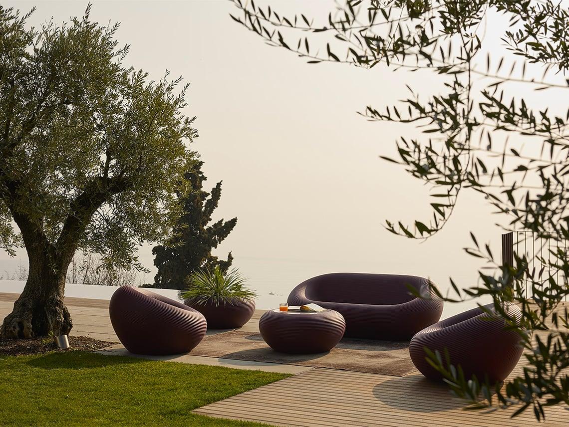 Sofa zewnętrzna NAMI bordowy Qeeboo    Eye on Design