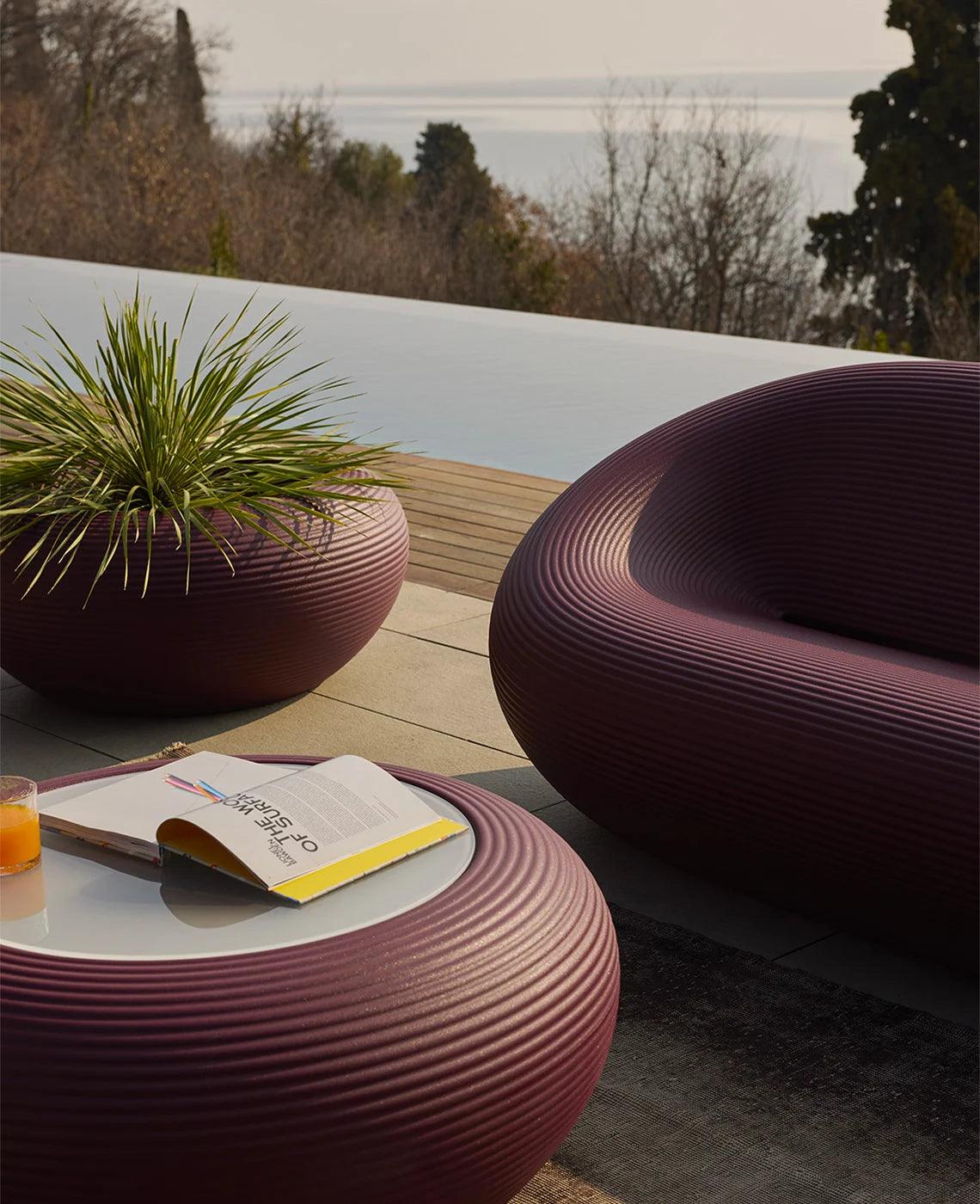 Sofa zewnętrzna NAMI bordowy Qeeboo    Eye on Design