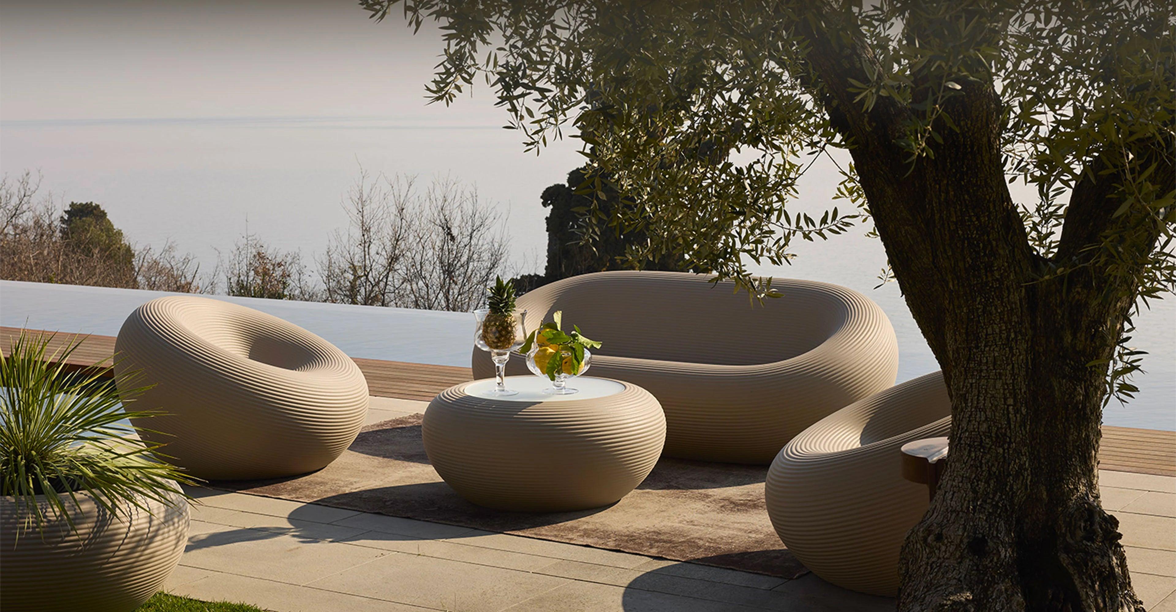 Sofa zewnętrzna NAMI szary Qeeboo    Eye on Design