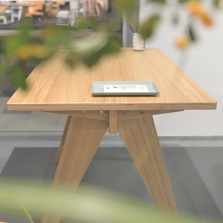 ST CALIPERS Desk in Oak Veneer