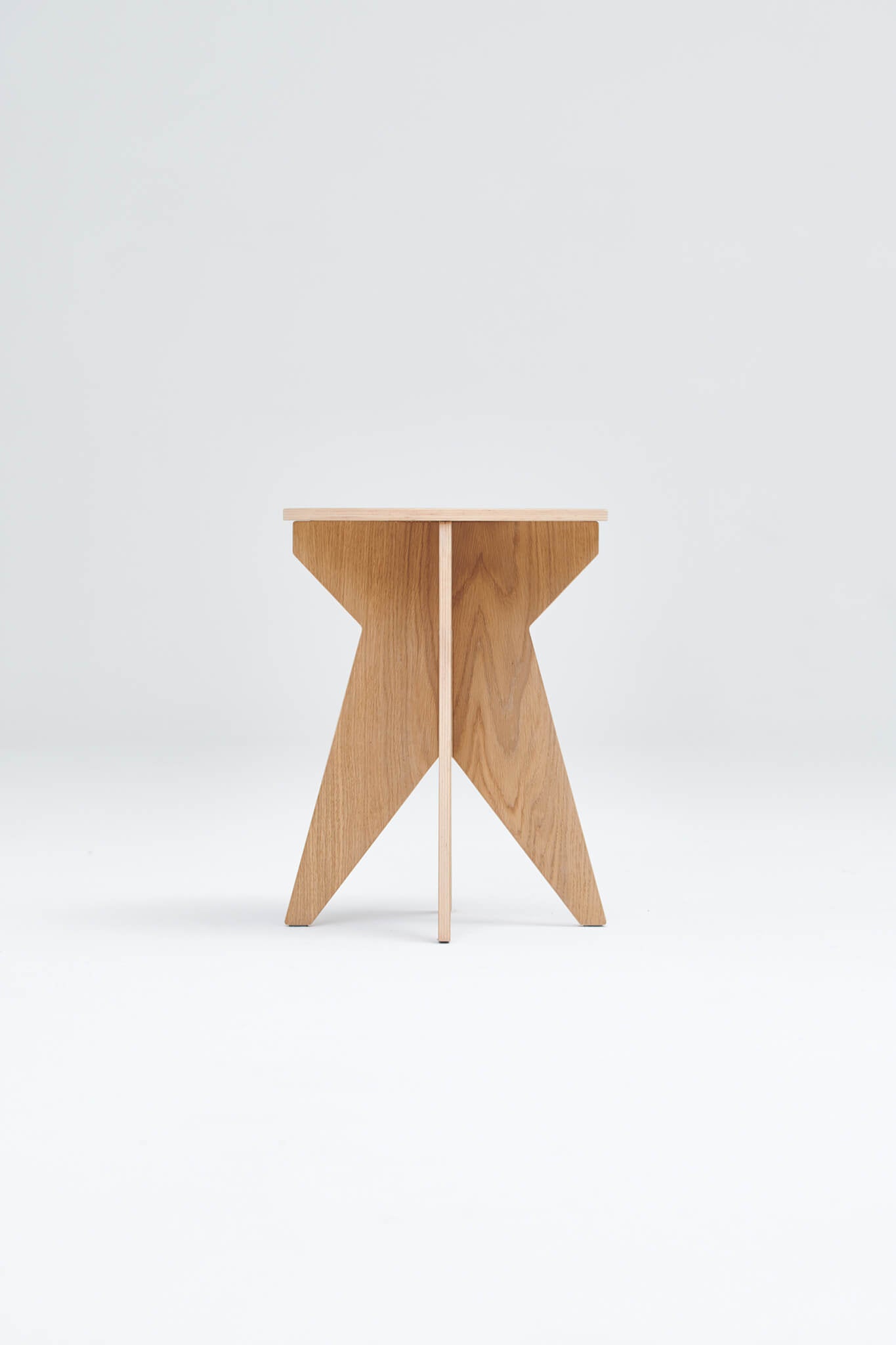 Hocker ST STOOL Eichenfurnier