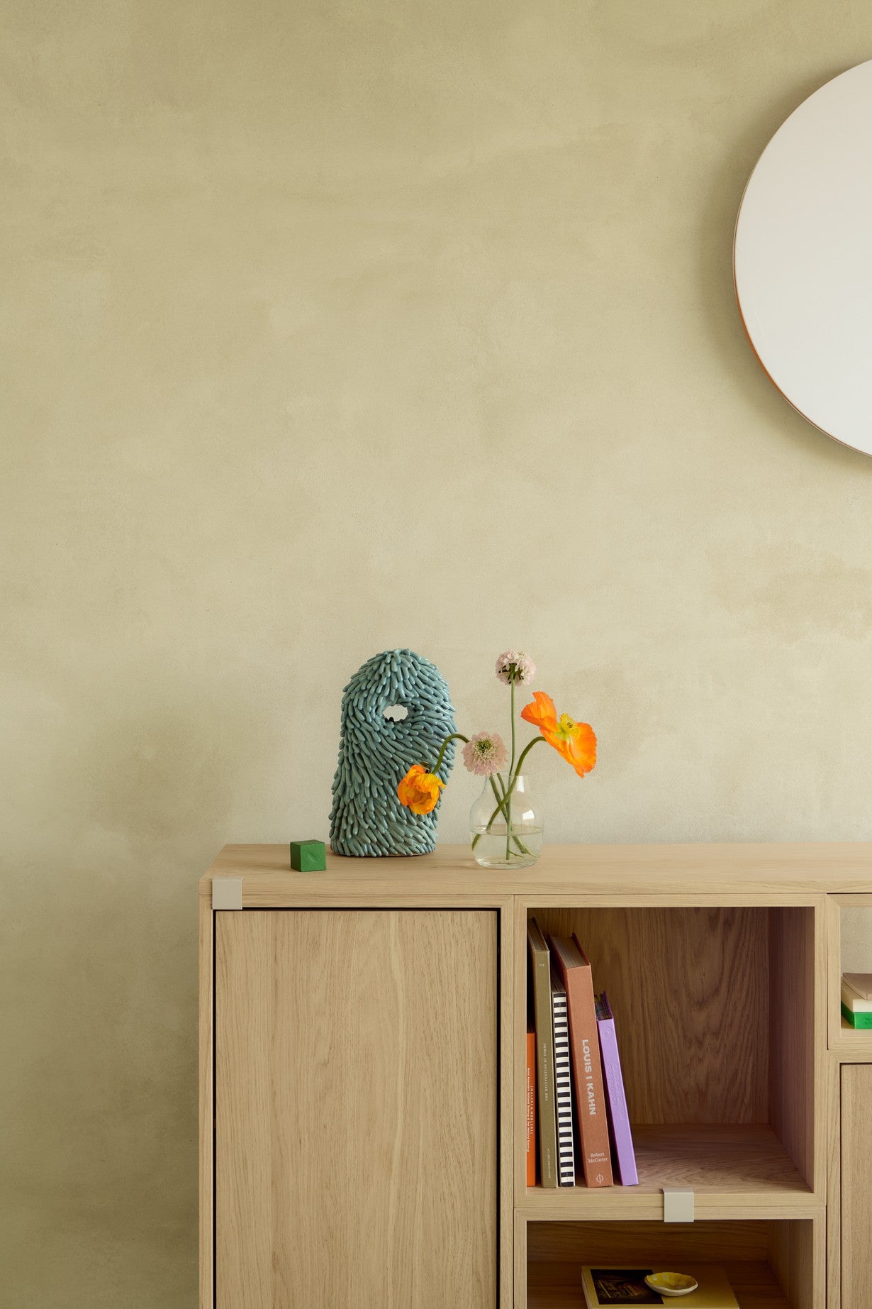 Lampa ścienna CALM biały z szarą obwódką