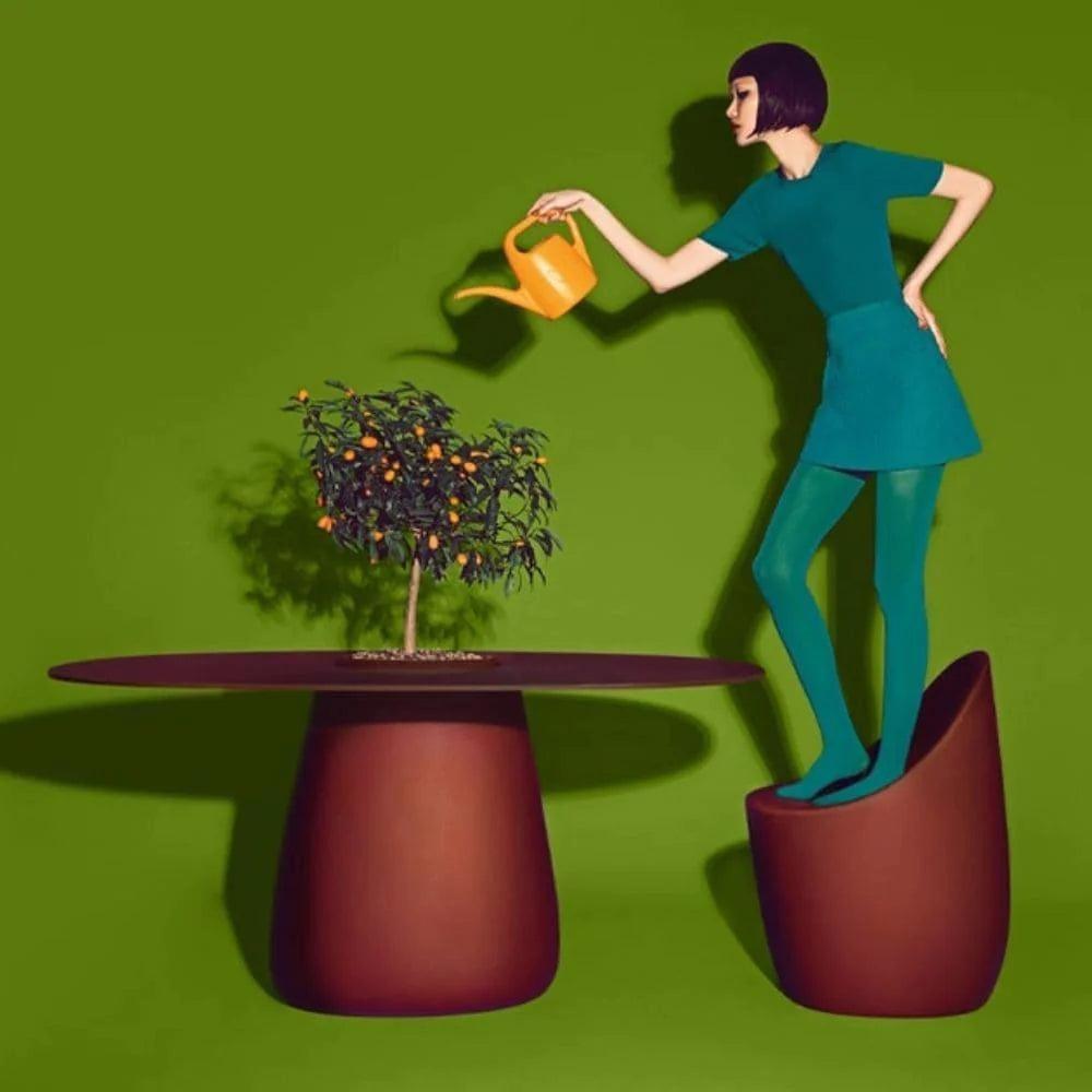 Stół ogrodowy z pojemnikiem COBBLE biały z czarnym wykończeniem Qeeboo    Eye on Design