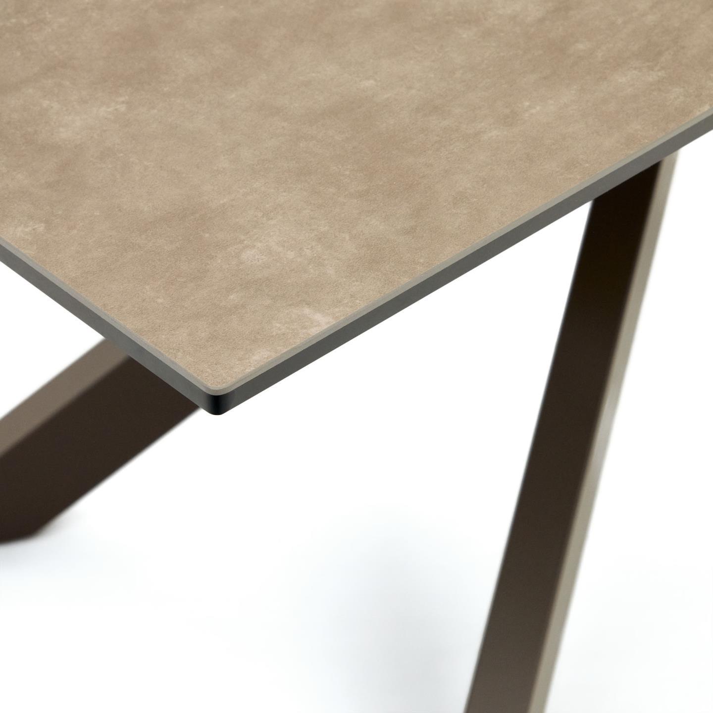 Stół rozkładany ATMINDA porcelanowy blat z brązową podstawą – Kave Home
