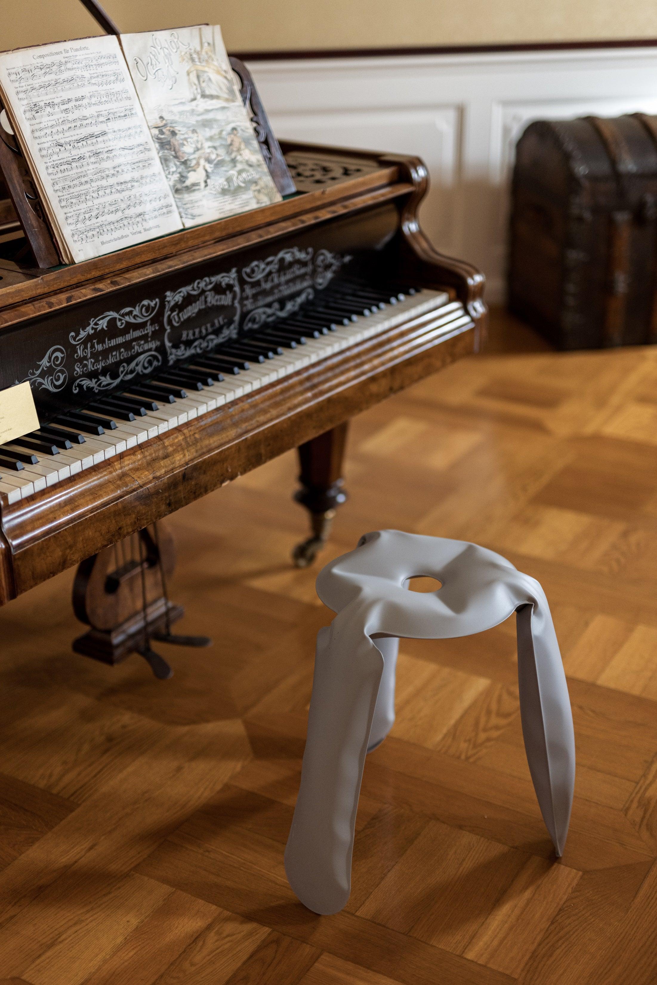 Stołek PLOPP szary mech mat Zieta Studio    Eye on Design