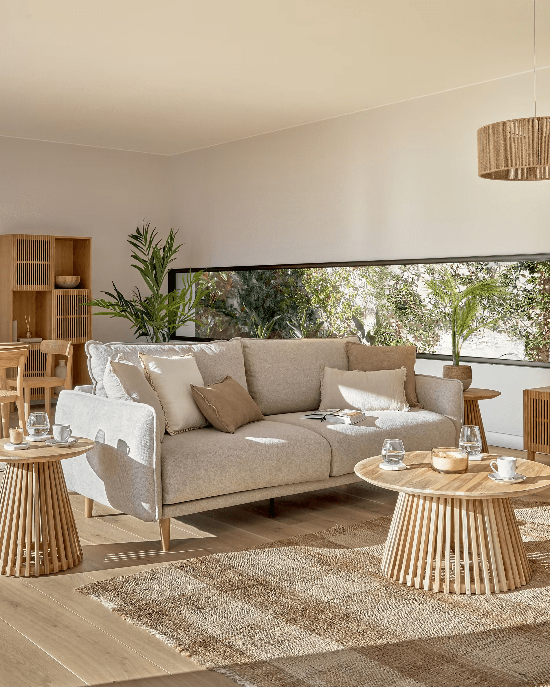 Stolik kawowy JEANETTE lite drewno tekowe La Forma    Eye on Design